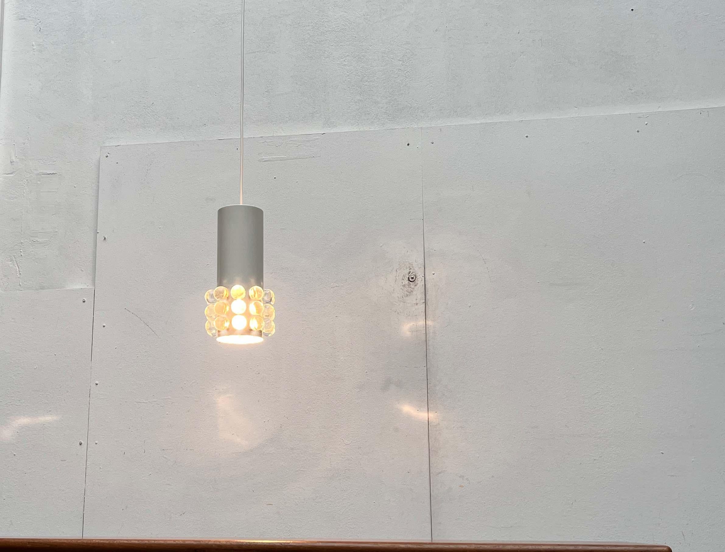Lampe suspendue moderne du milieu du siècle avec des perles en acrylique, 1960s en vente 3