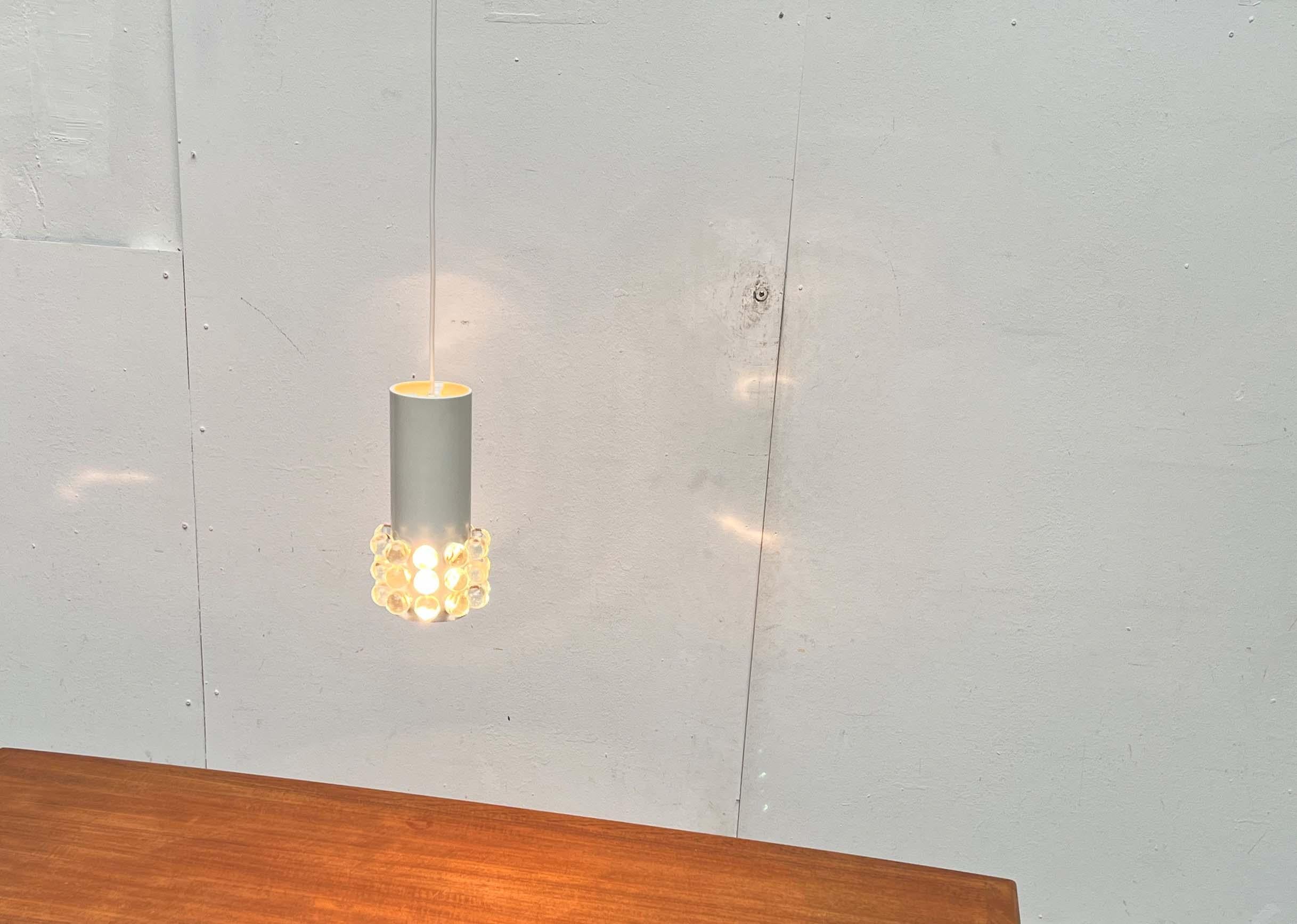 Lampe suspendue moderne du milieu du siècle avec des perles en acrylique, 1960s en vente 6