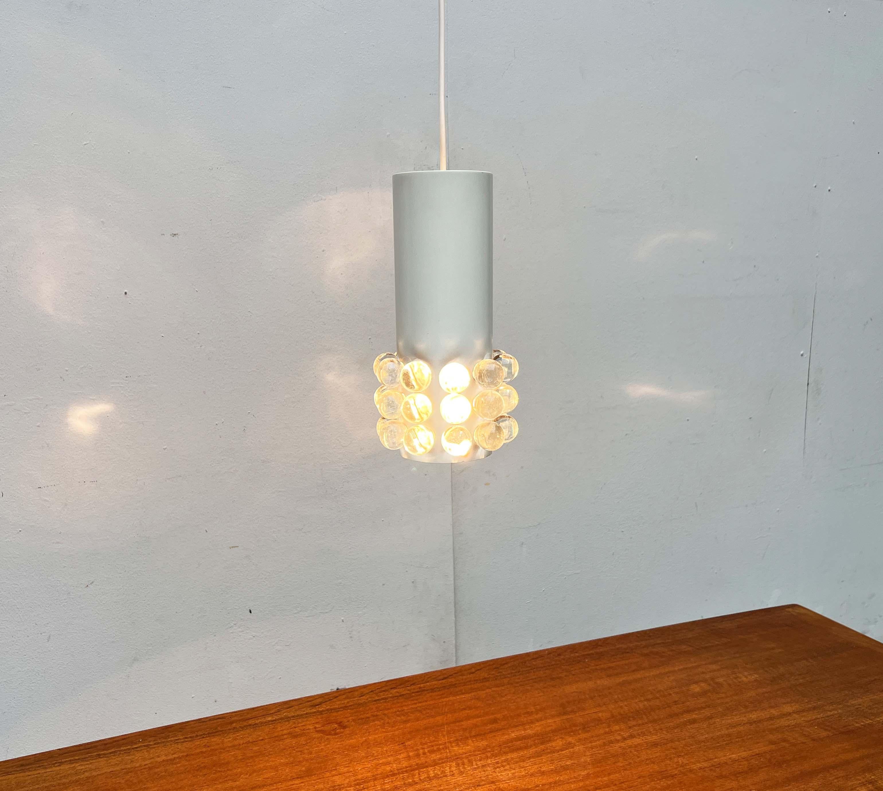Lampe suspendue moderne du milieu du siècle avec des perles en acrylique, 1960s en vente 13