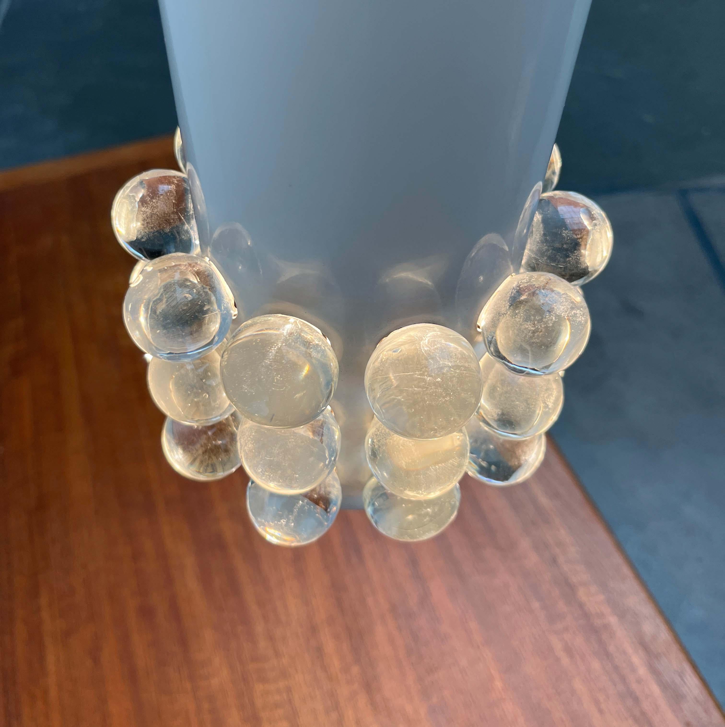 Mid-Century Modern Lampe suspendue moderne du milieu du siècle avec des perles en acrylique, 1960s en vente
