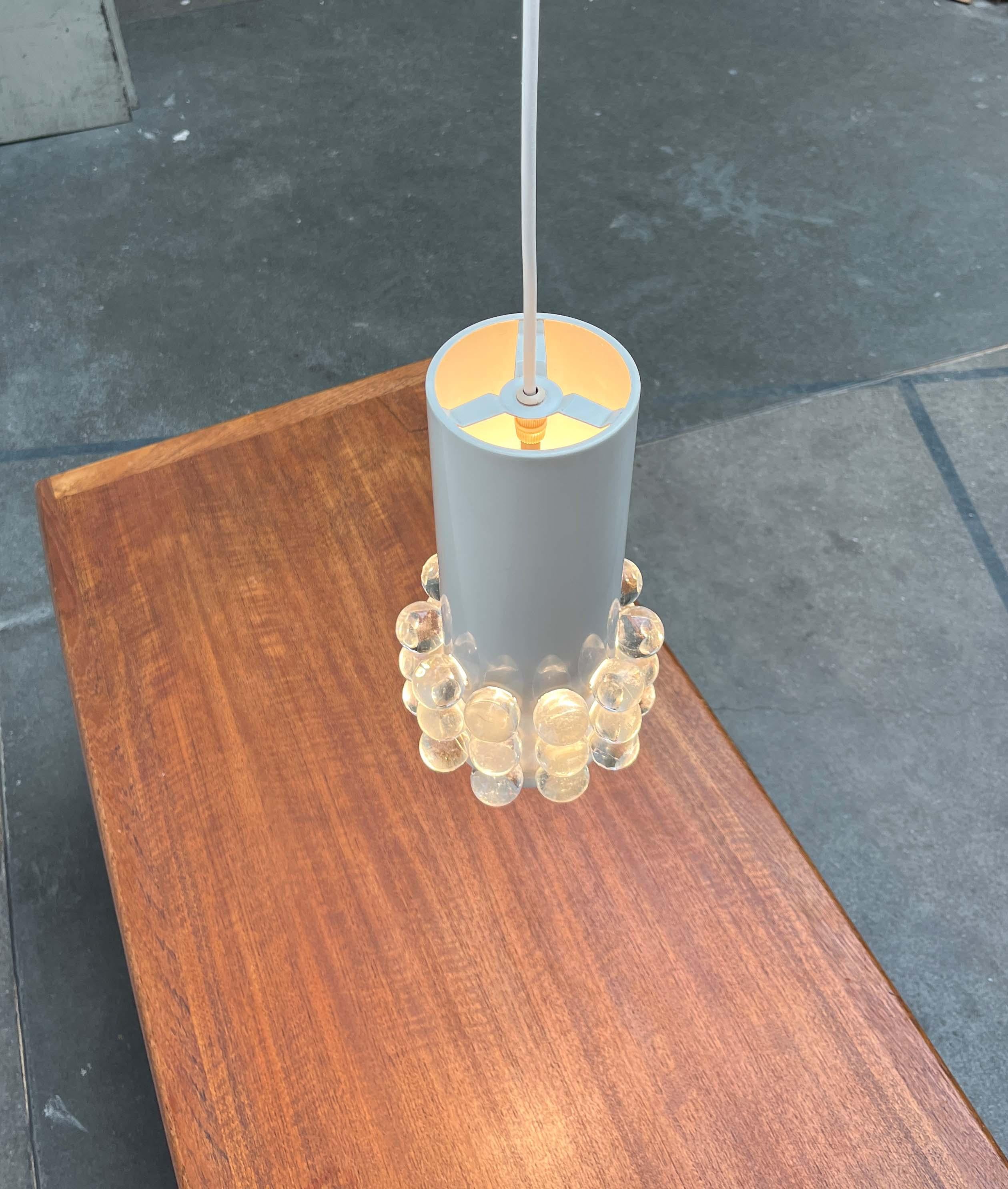 Lampe suspendue moderne du milieu du siècle avec des perles en acrylique, 1960s en vente 2