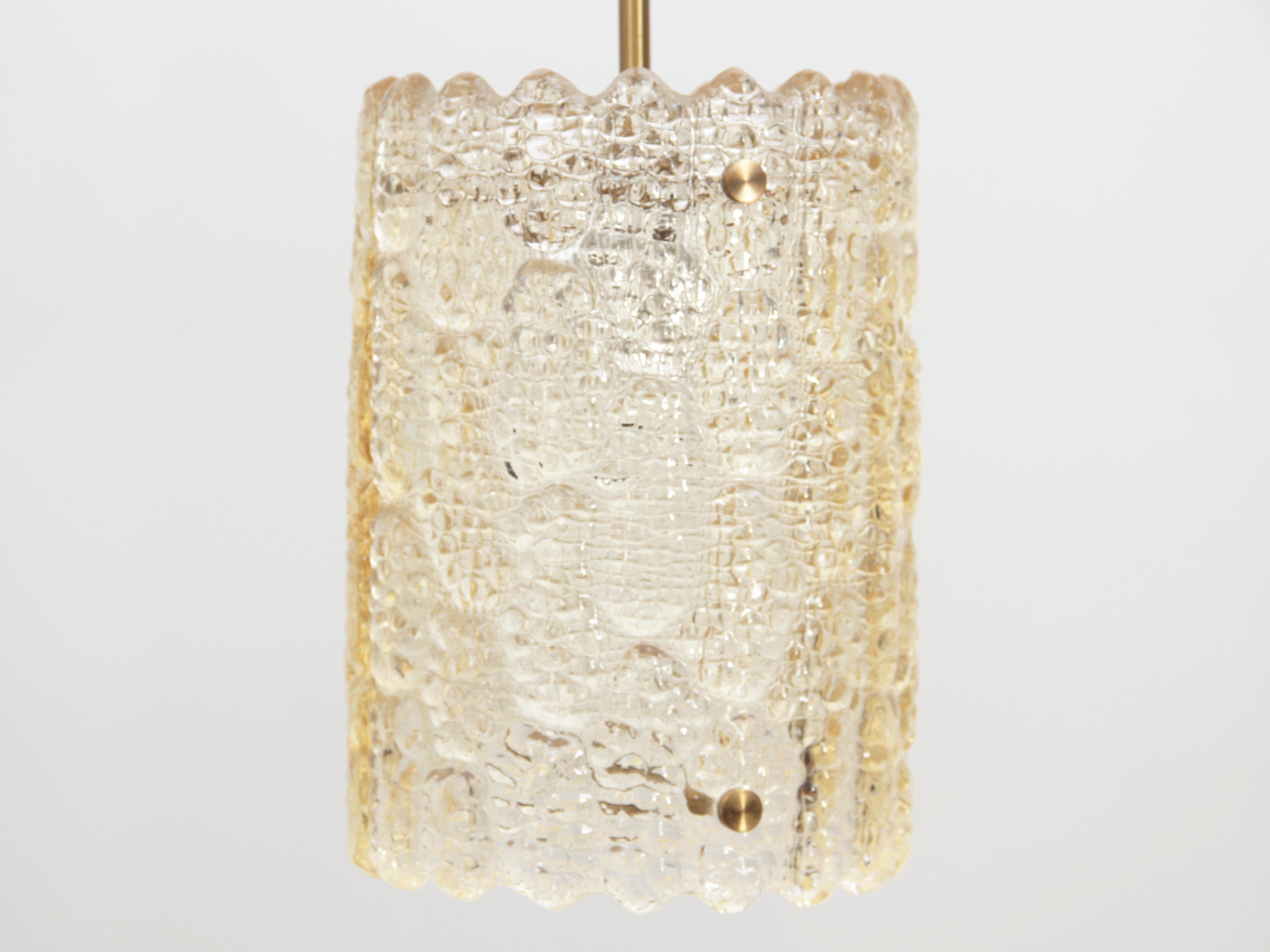 Mid-Century Modern pendant light in pale yellow crystal by Carl Fagerlund for Orrefors. E27 bulbs. 

Measures: H 28 cm, Ø 18 cm, total H 55 cm.