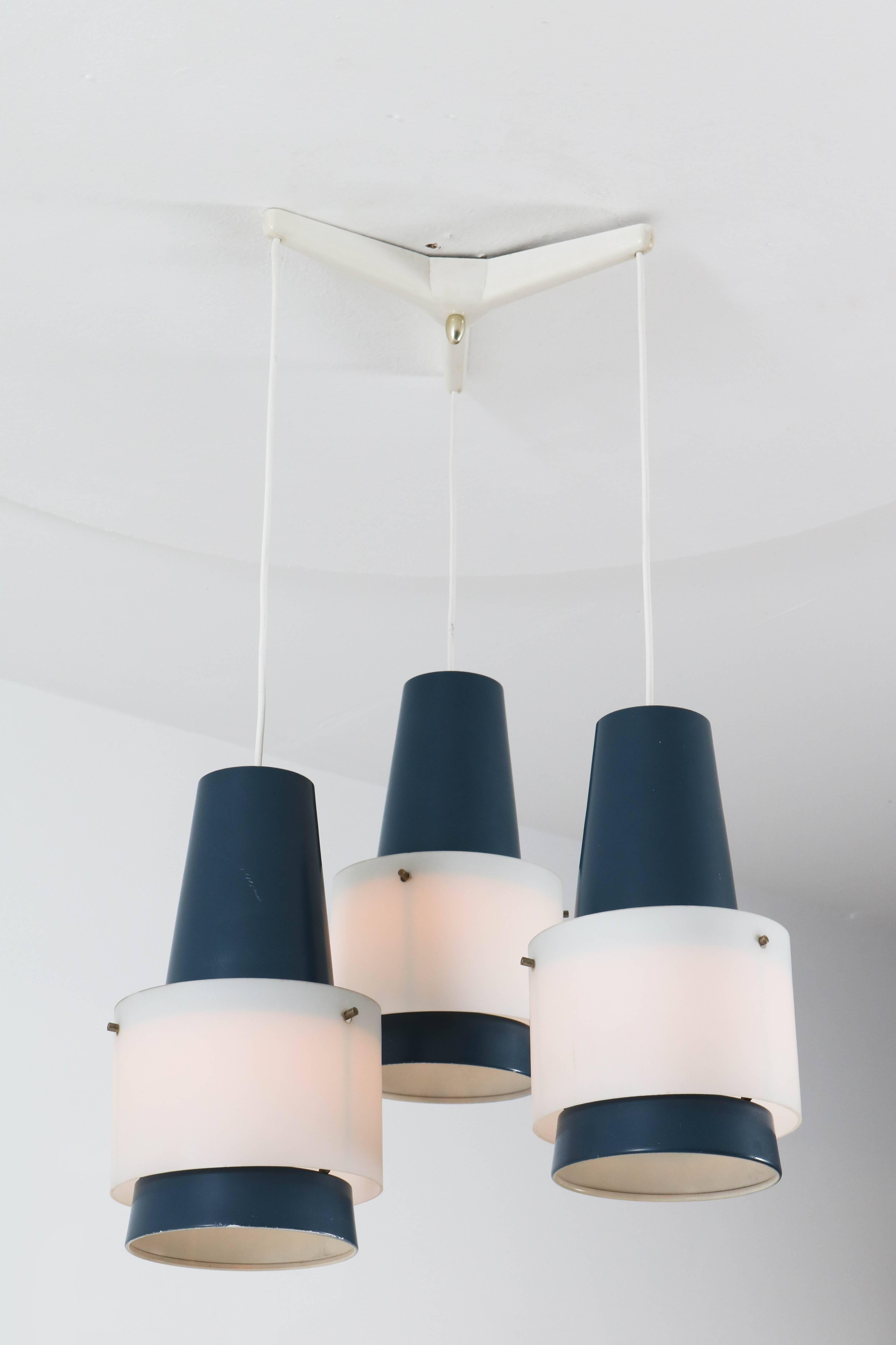Rare Mid-Century Modern pendant lamp model NTK 28 E/00 by Louis Kalff for Philips, 1950s.
Blue lacquered metal and milky glass shades.
Original plastic ceiling support.
In good original condition with minor wear, one milky glass shade has a tiny