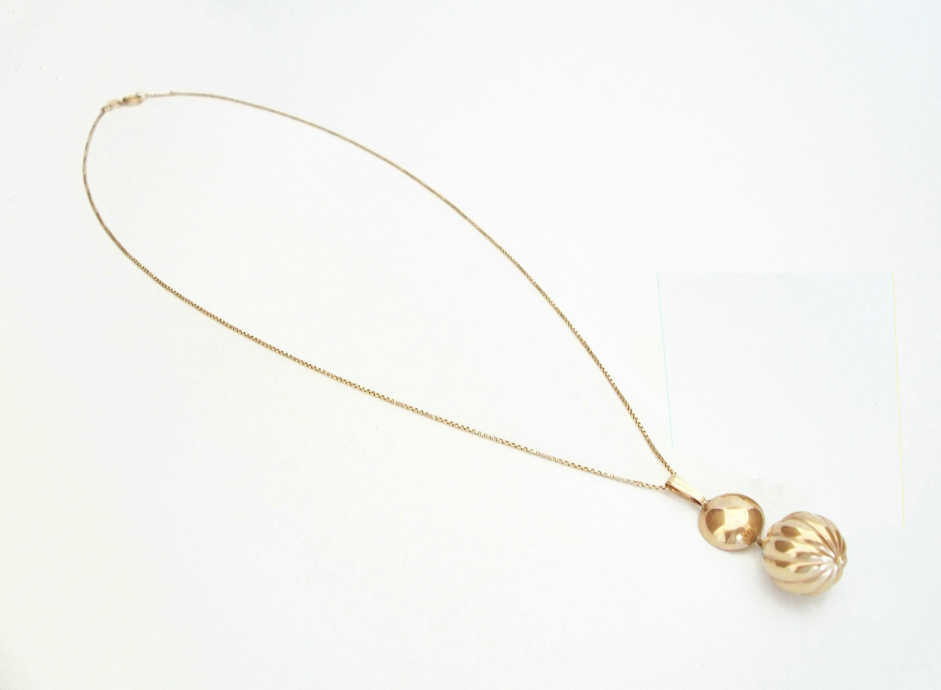 Mid-Century Modern Pendant Necklace, Chain, 10K Gold, U.S., Circa 1980's In Good Condition For Sale In Chatham, CA