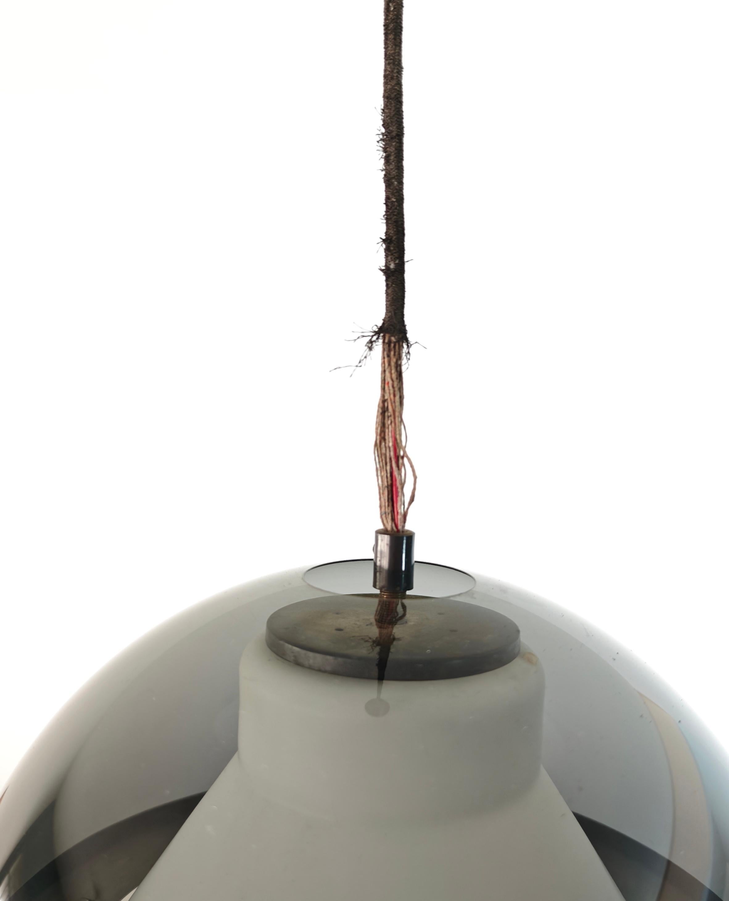 Mid-Century Modern Pendelleuchte Opalglas und Plexiglas Produktion Italien 60er Jahre im Angebot 6