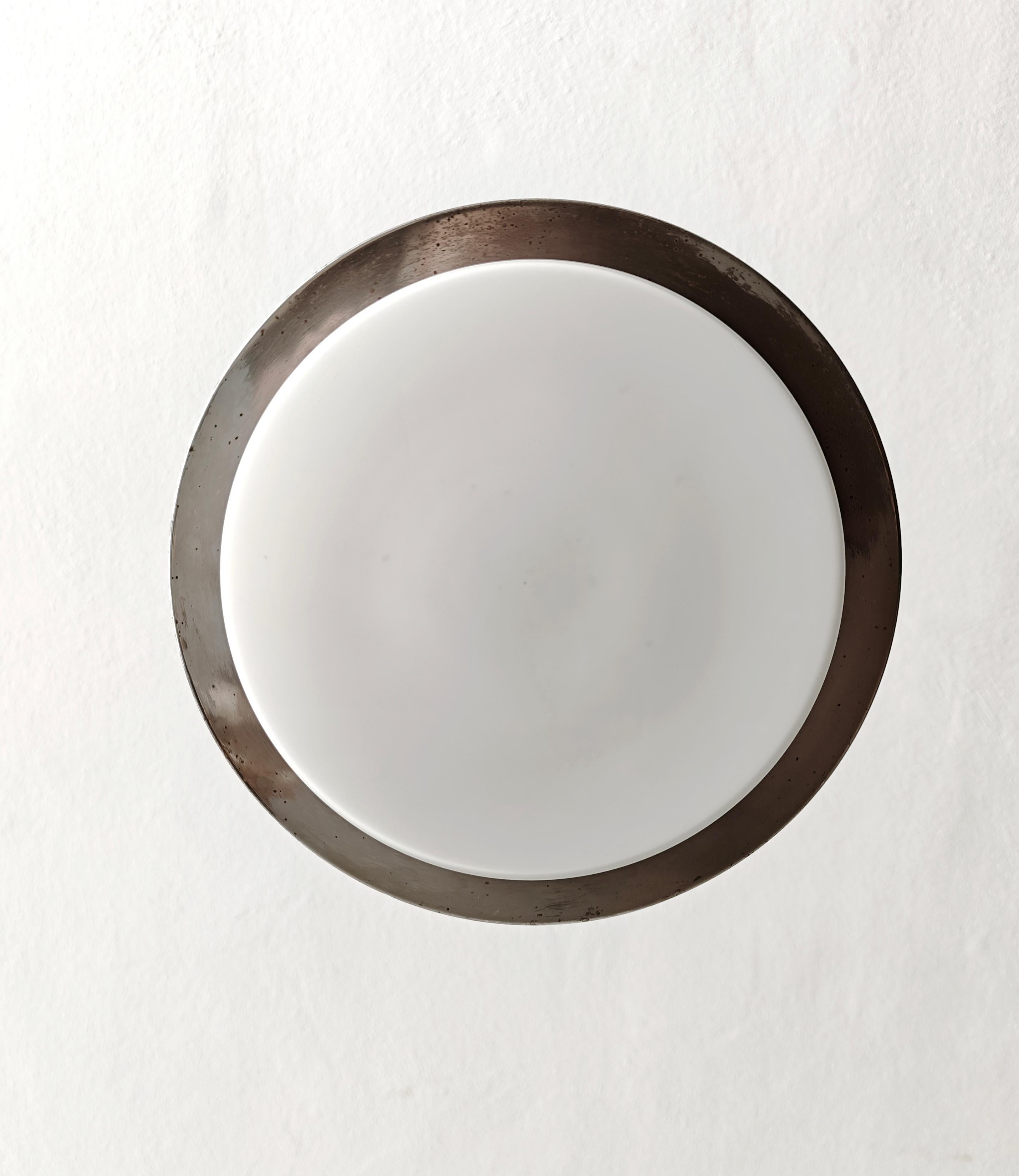 Mid-Century Modern Pendelleuchte Opalglas und Plexiglas Produktion Italien 60er Jahre im Angebot 1
