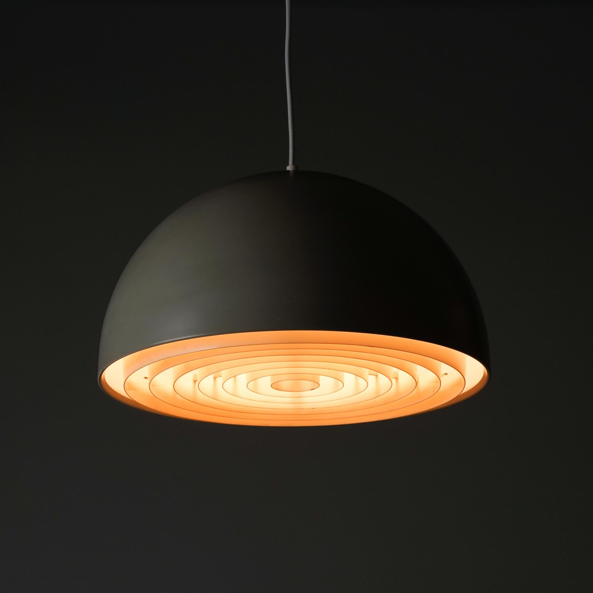Mid-Century Modern pendant model Louisiana designed by Vilhelm Wohlert and Jørgen Bo in 1967, manufactured by Louis Poulsen in the 1960s. Plastic. A classic Scandinavian mid-century modern piece. Perfect on top of the dining table. Good original