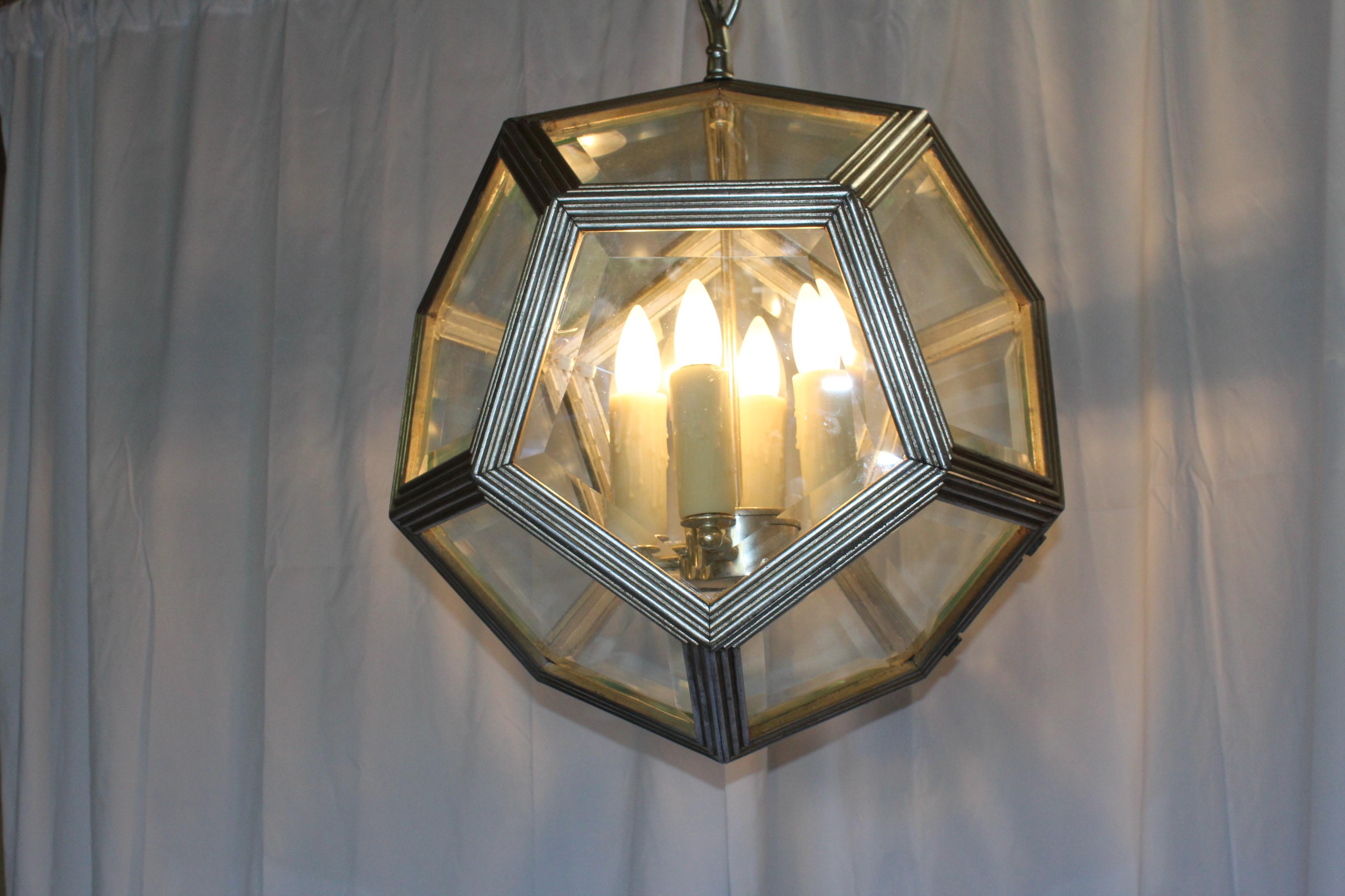 Lampadario a pentagono di metà secolo/moderno In condizioni buone in vendita a Los Angeles, CA