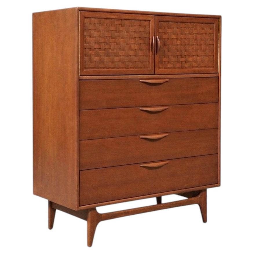 Neu lackiert - Mid-Century Modern "Perception" Highboy Kommode im Angebot