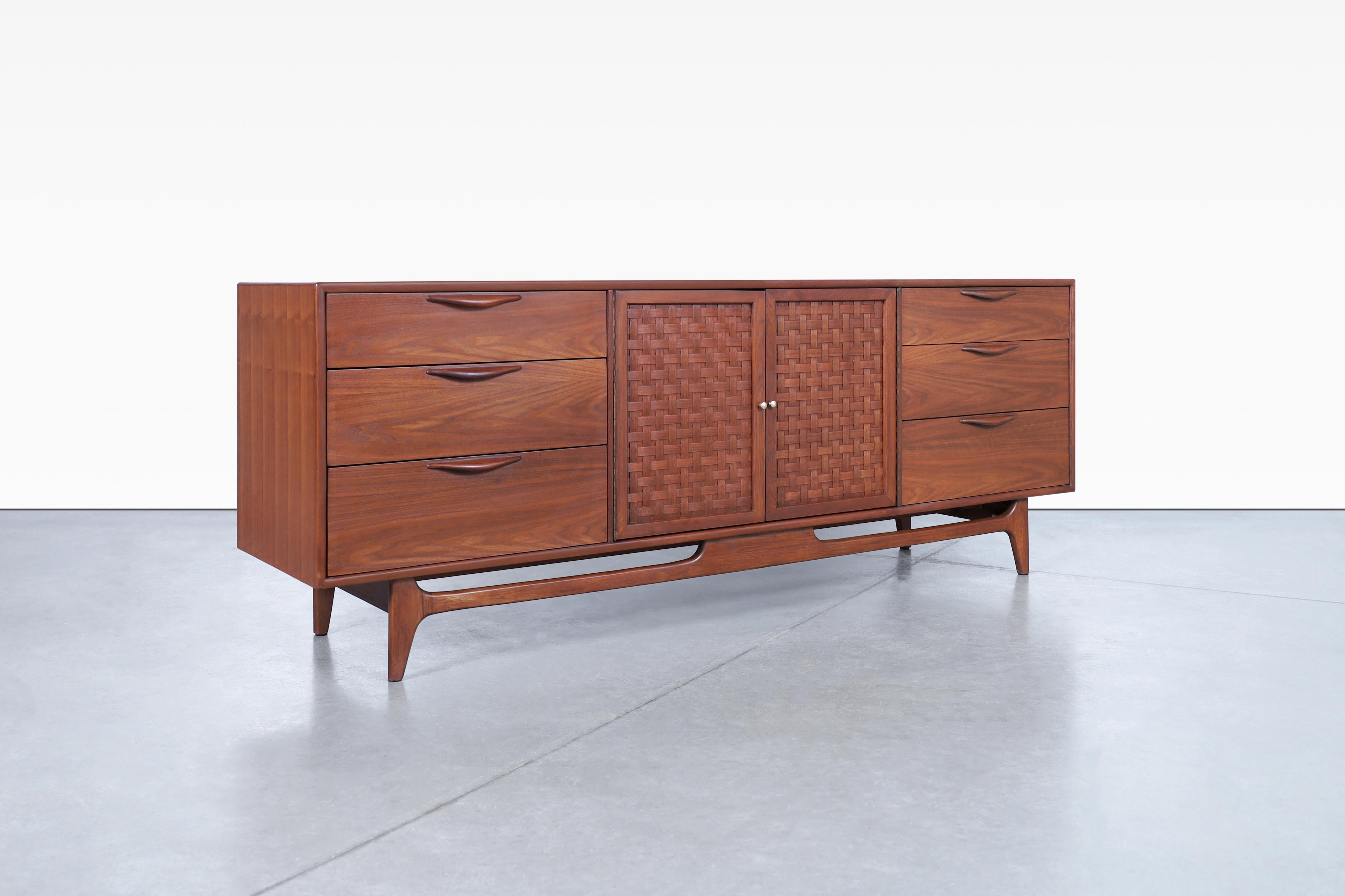 Fabulous mid century modern “perception” walnut dresser designed by Warren Church for Lane, in the United States, circa 1960’s. This stunning dresser boasts a sleek and understated design that places an emphasis on the quality of its construction