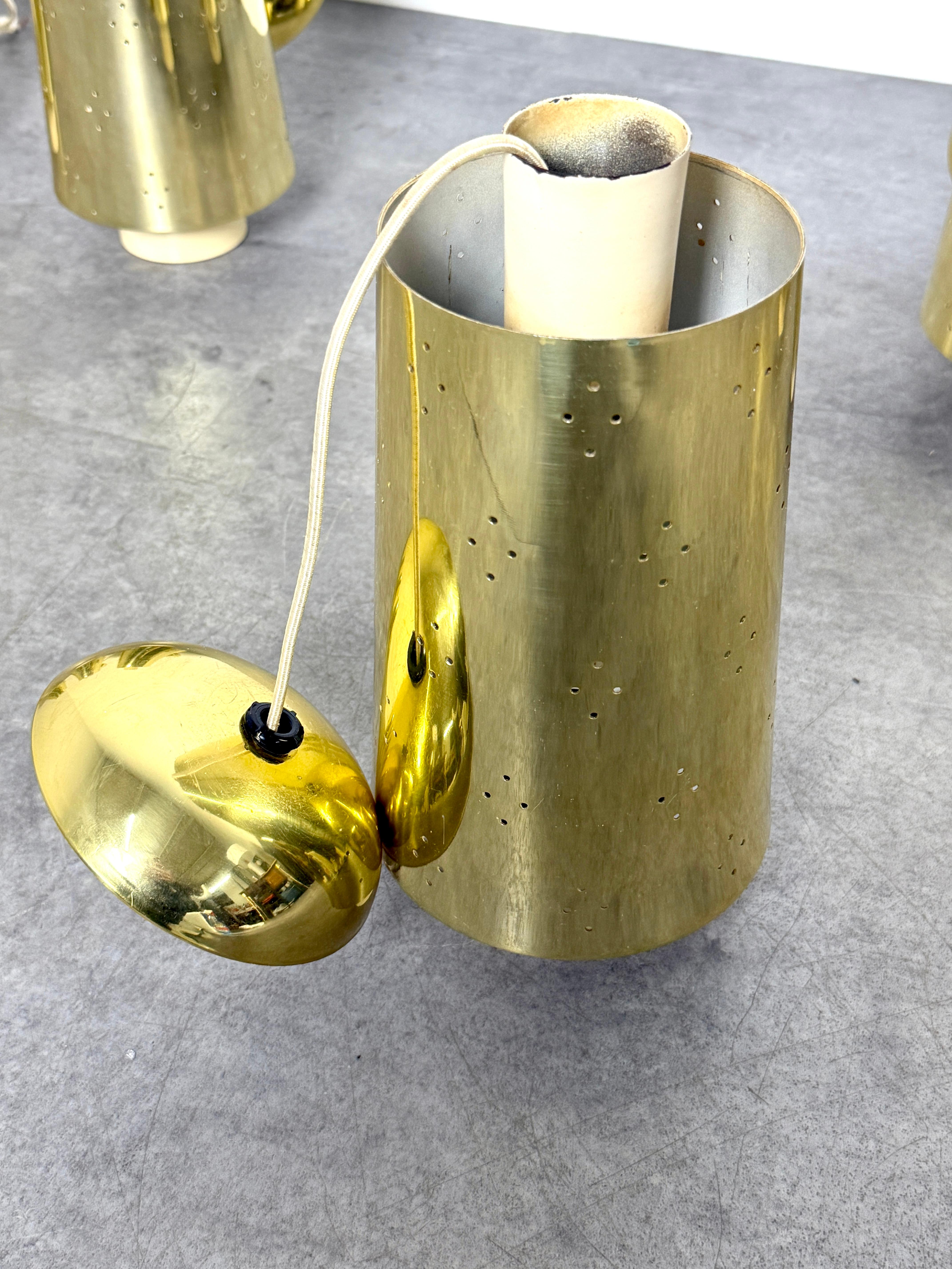 Lampade a sospensione in ottone traforato della metà del secolo scorso 1950 in vendita 5