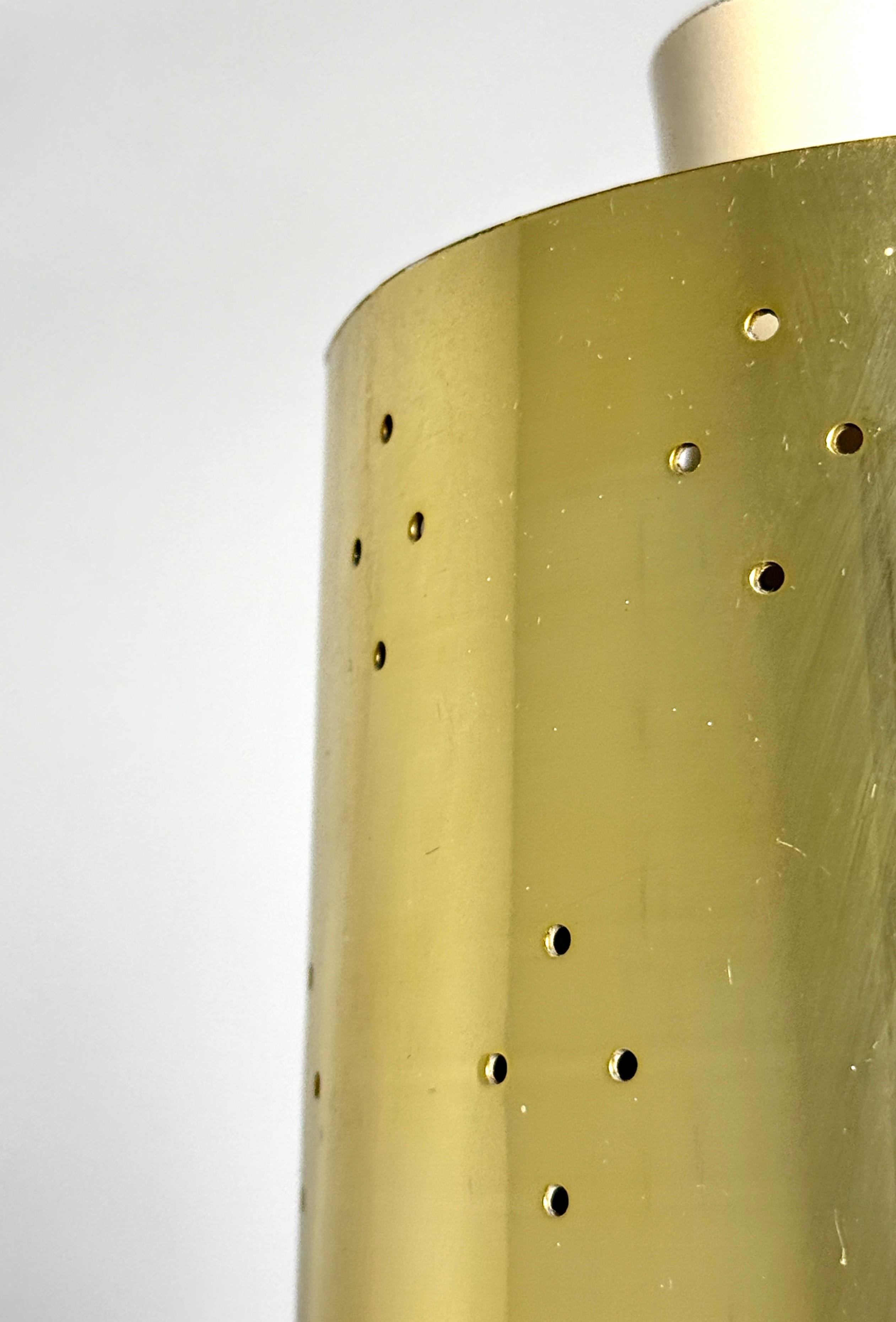 Lampade a sospensione in ottone traforato della metà del secolo scorso 1950 In condizioni buone in vendita a Troy, MI