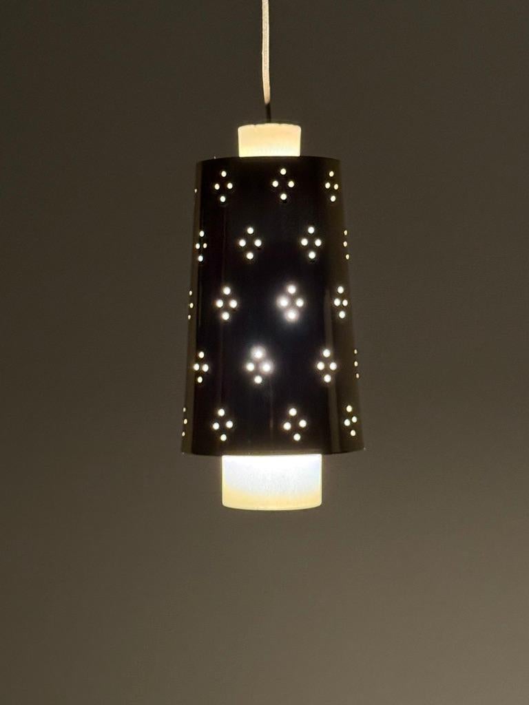 Metallo Lampade a sospensione in ottone traforato della metà del secolo scorso 1950 in vendita