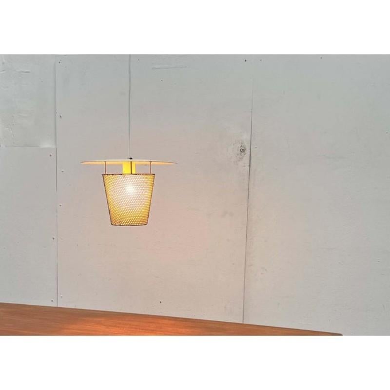 Lampe pendante en métal perforé moderne du milieu du siècle, années 1950 en vente 4