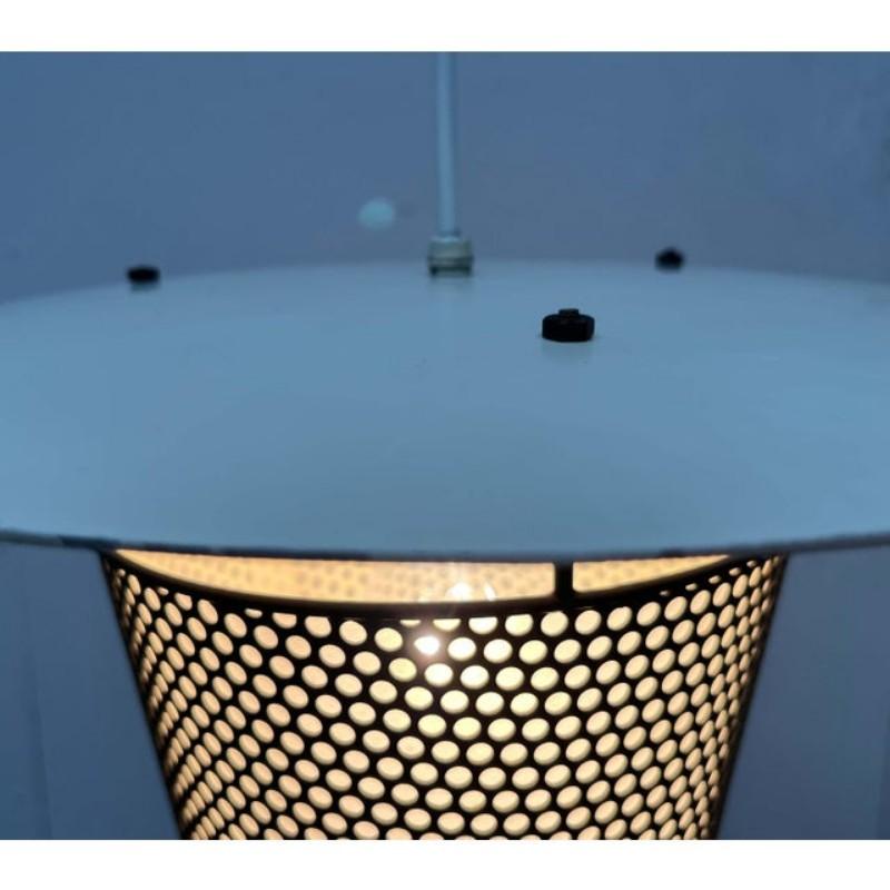 Lampe pendante en métal perforé moderne du milieu du siècle, années 1950 en vente 9