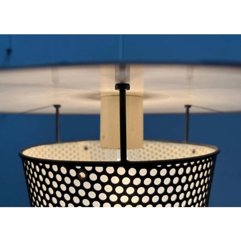 Mid-Century Modern Lampe pendante en métal perforé moderne du milieu du siècle, années 1950 en vente