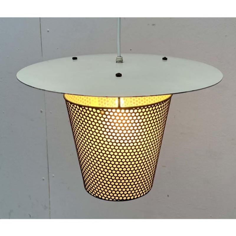 Lampe pendante en métal perforé moderne du milieu du siècle, années 1950 Bon état - En vente à Hamburg, DE