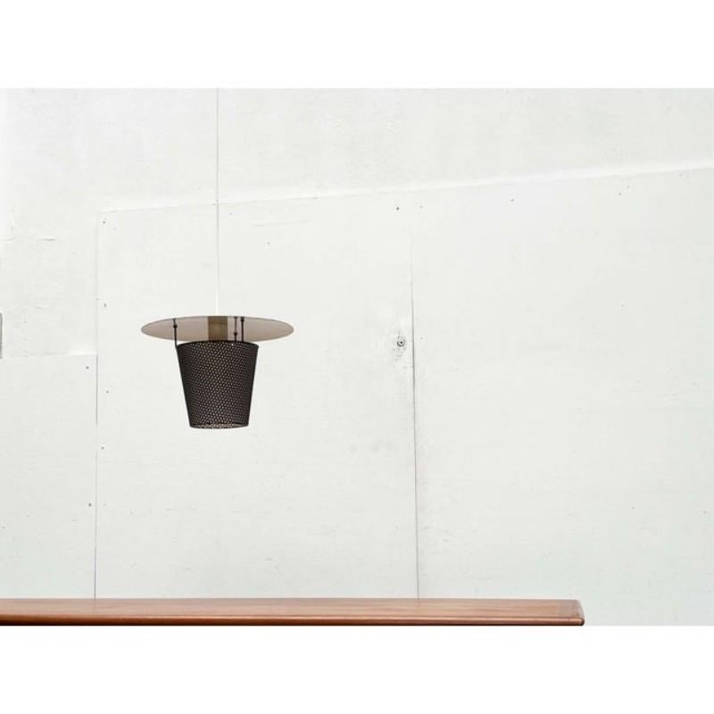20ième siècle Lampe pendante en métal perforé moderne du milieu du siècle, années 1950 en vente