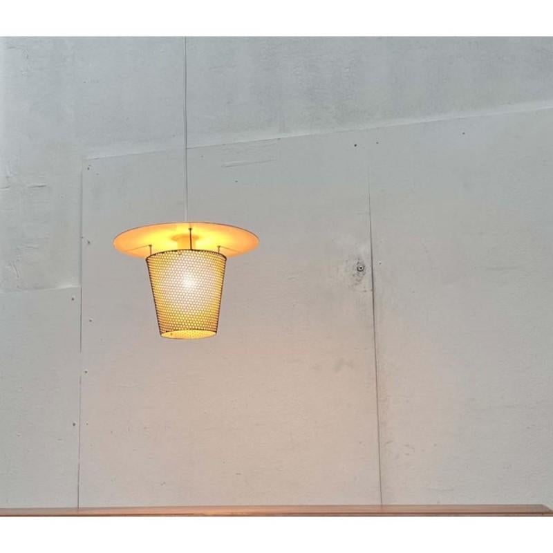 Métal Lampe pendante en métal perforé moderne du milieu du siècle, années 1950 en vente