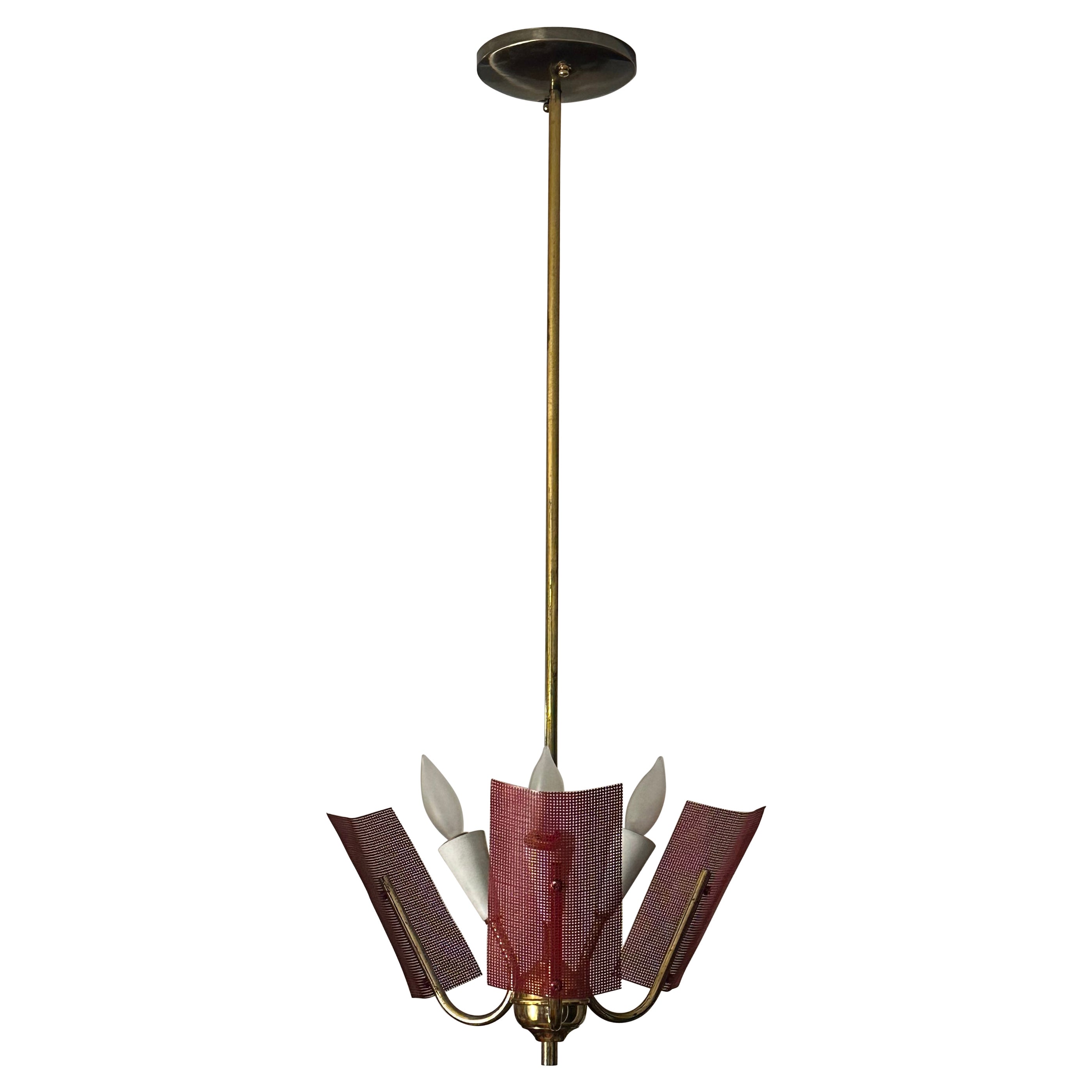 Lustre en métal rouge perforé et laiton The Moderns en vente