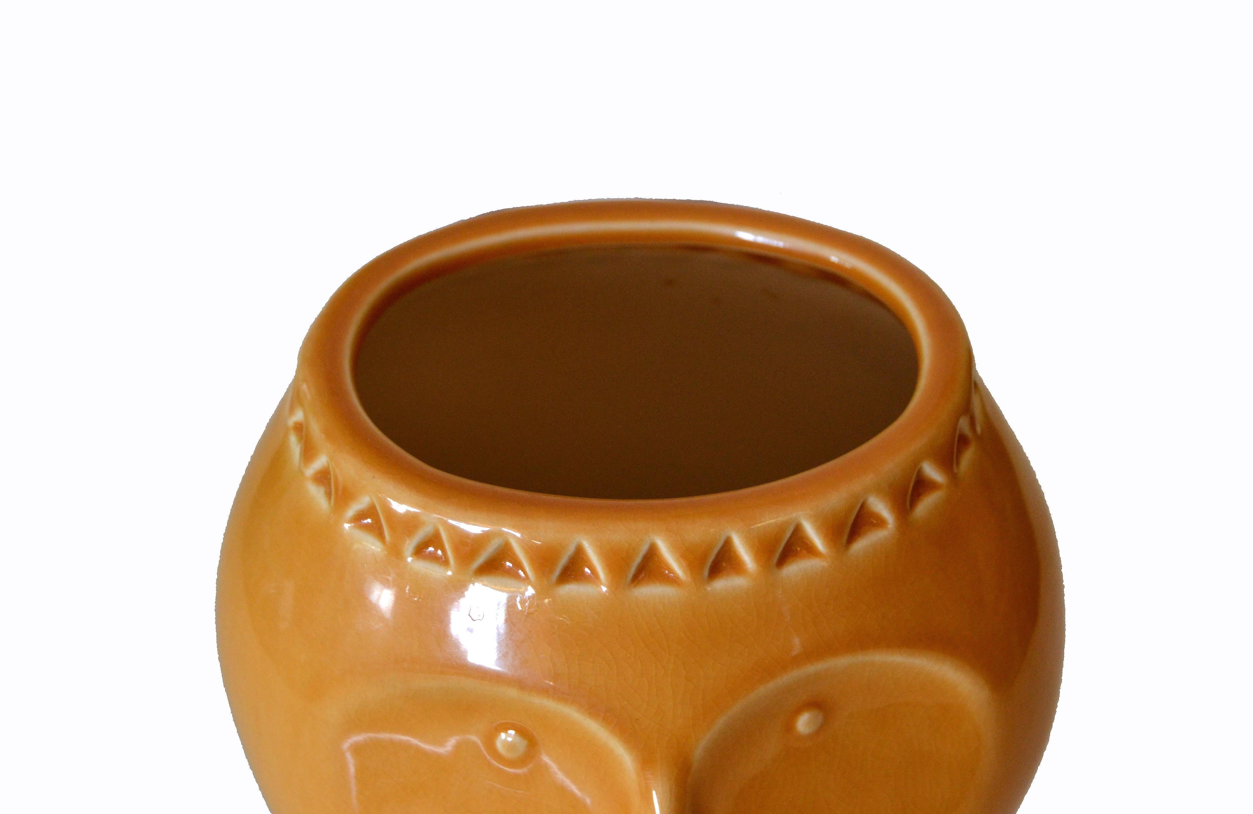 Mid-Century Modern Perpetual Glazed Beige Ceramic Face Vase, Head Sculpture Vase In Good Condition In Miami, FL