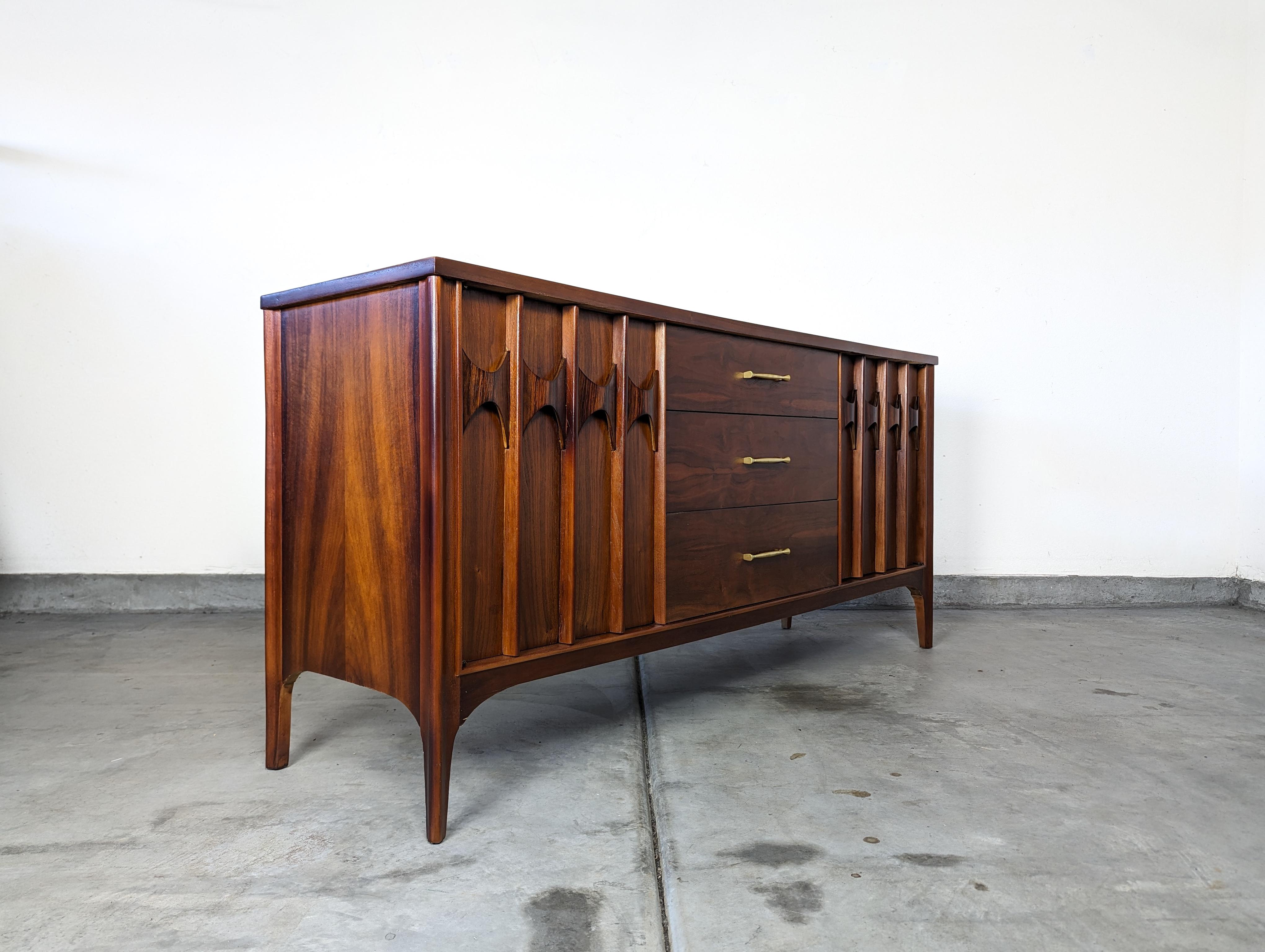 Mid Century Modern Perspecta Dresser by Kent Coffey, c1960s In Excellent Condition In Chino Hills, CA