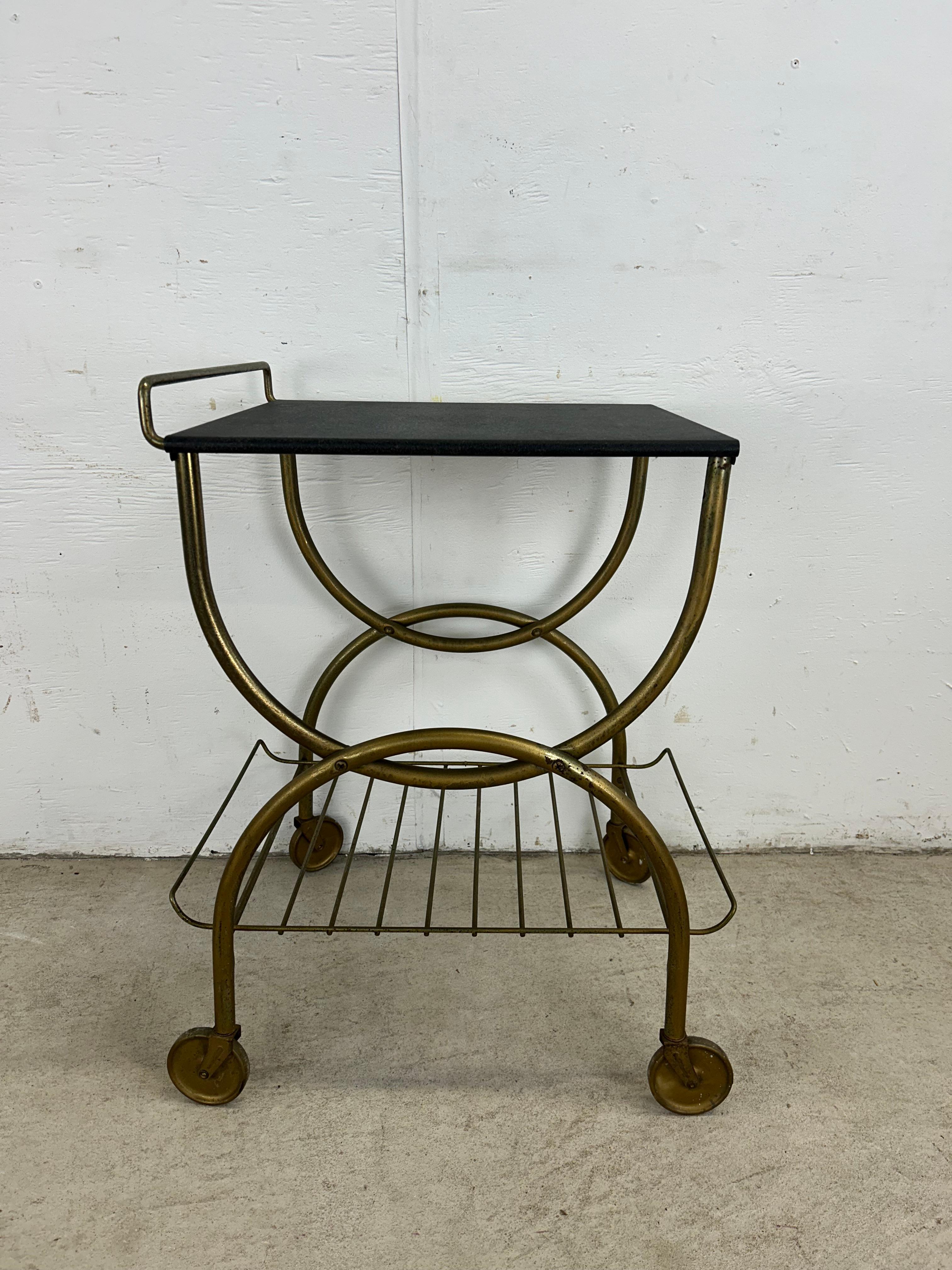 Mid Century Modern Petite Bar Cart mit Messing-Akzenten im Angebot 5