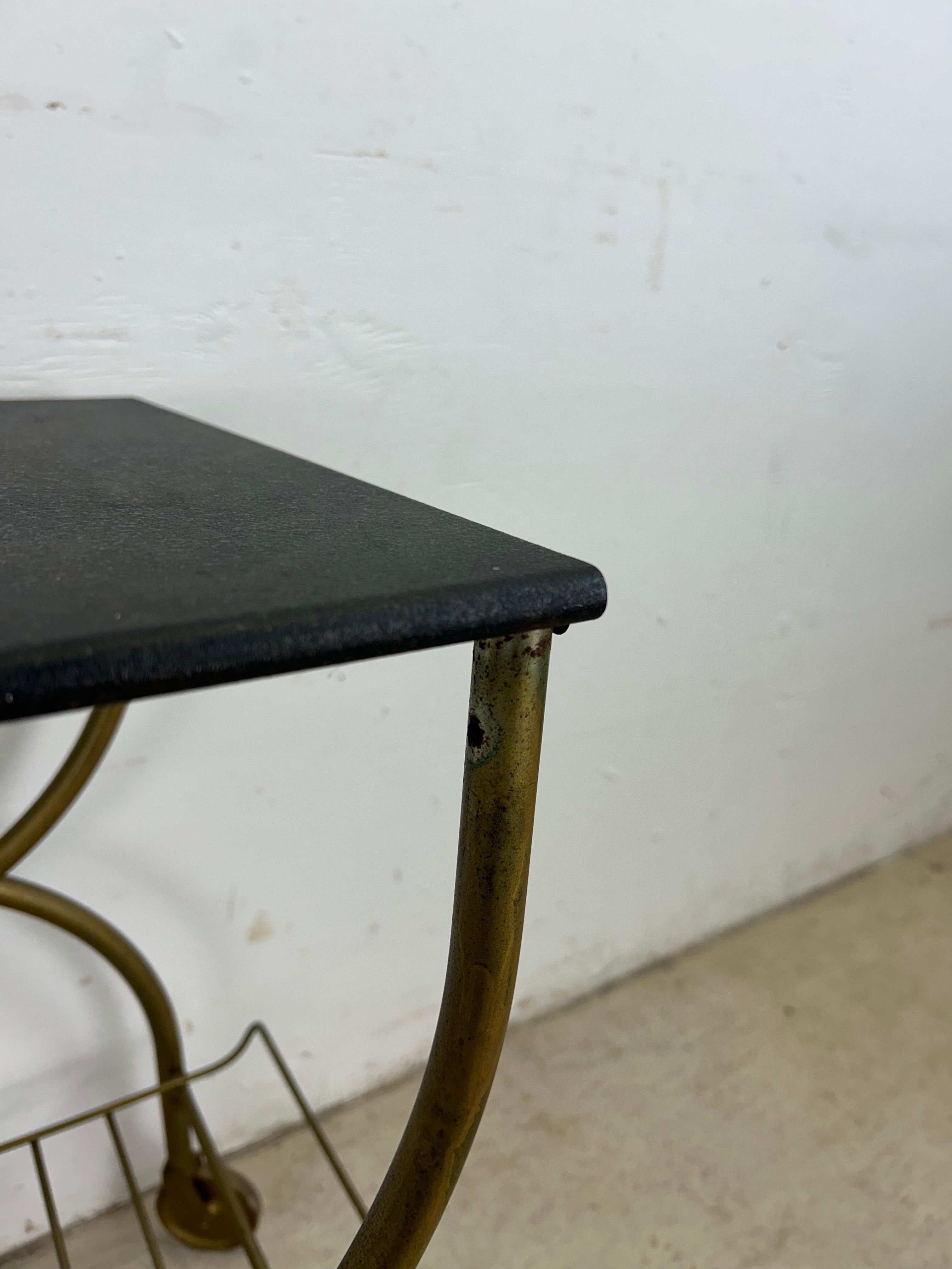 Mid Century Modern Petite Bar Cart mit Messing-Akzenten im Angebot 8