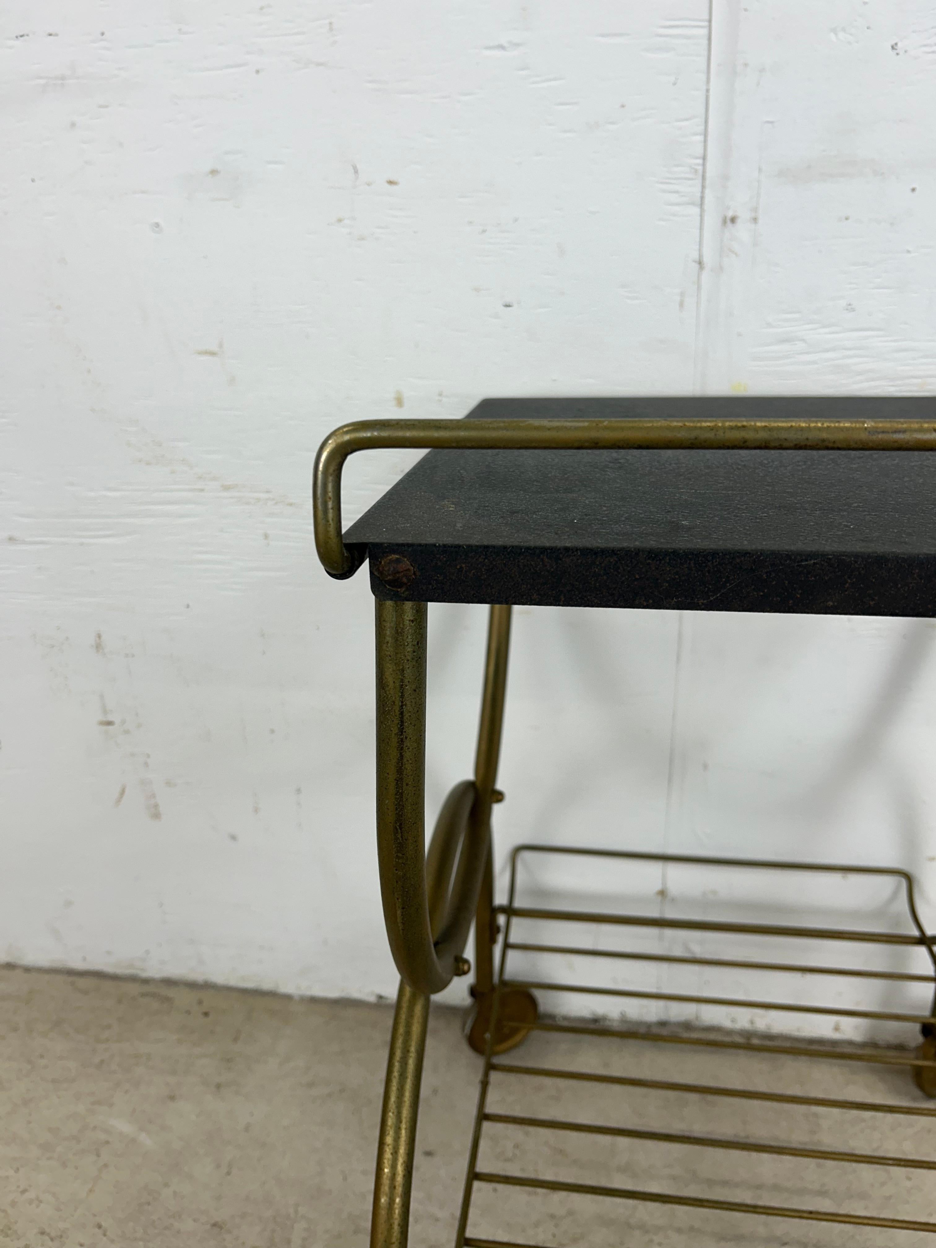 Mid Century Modern Petite Bar Cart mit Messing-Akzenten im Angebot 10