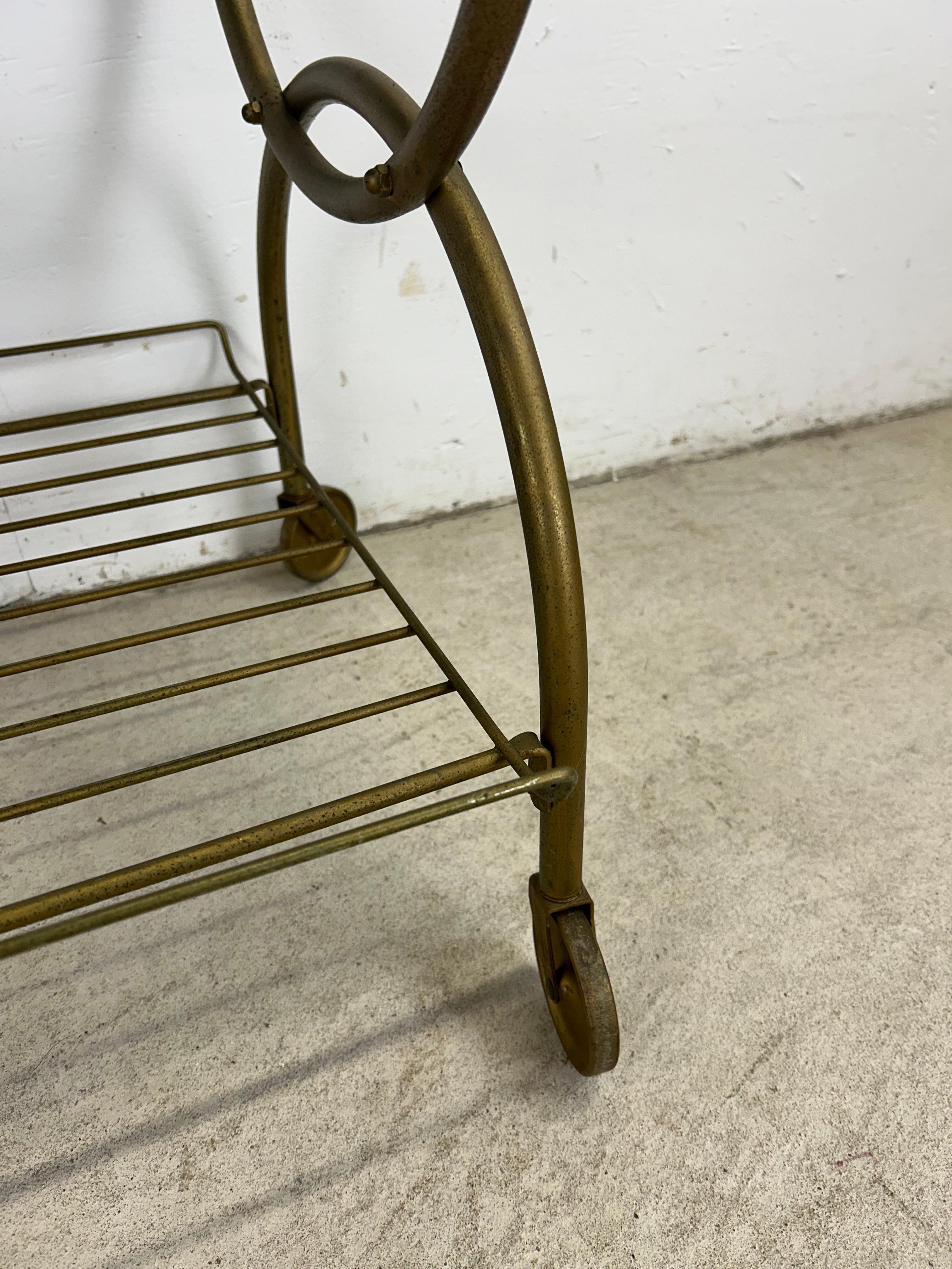 Mid Century Modern Petite Bar Cart mit Messing-Akzenten im Angebot 11