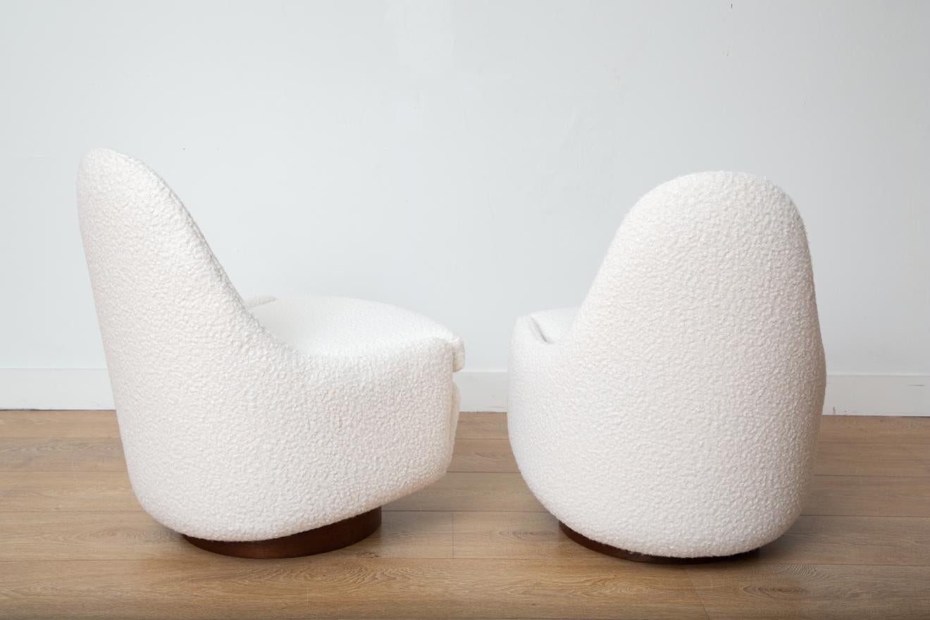 Mid-Century Modern Petite Tilt and Swivel Lounge Chairs by Milo Baughman 3