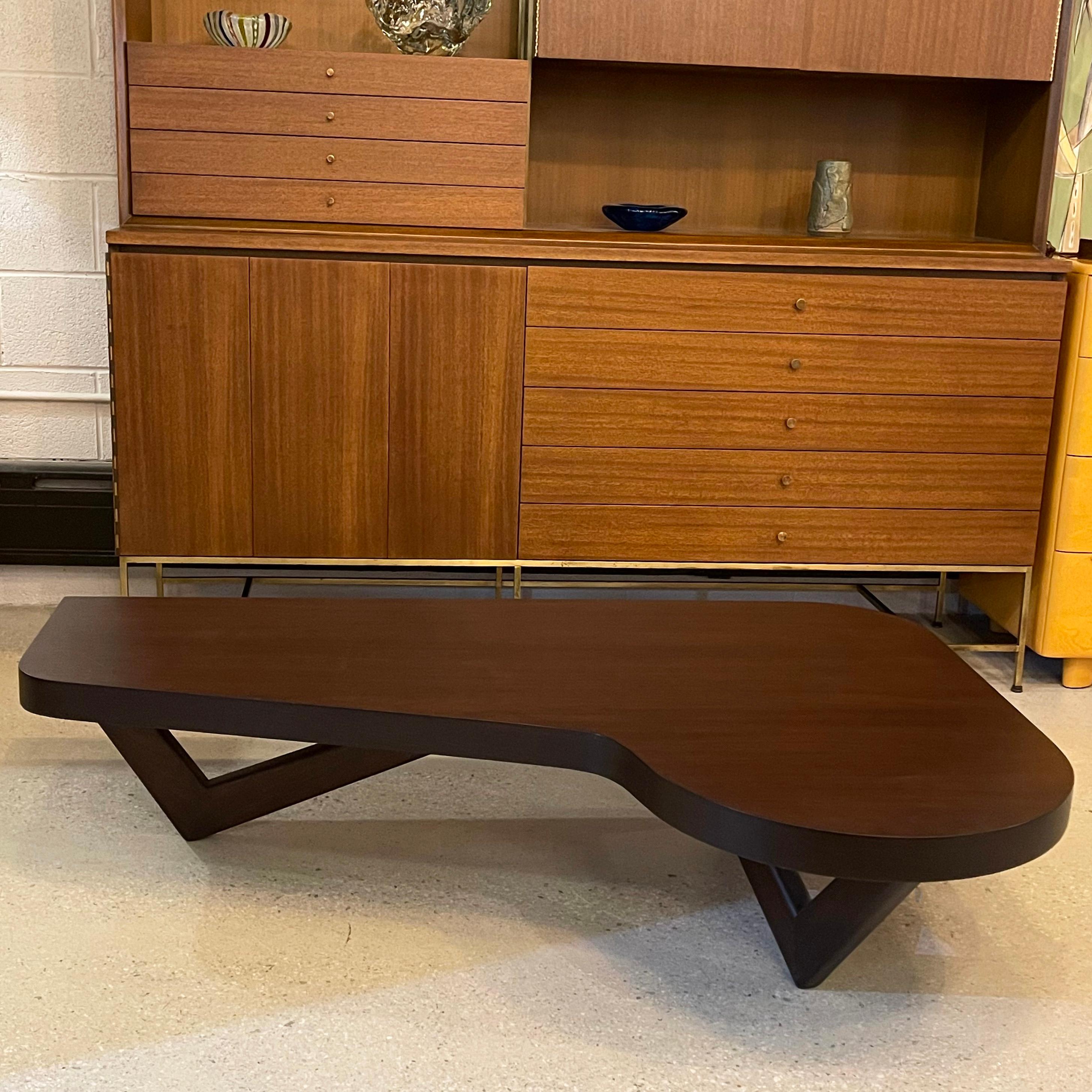 Mid-Century Modern Piano Shape Mahogany Coffee Table In Good Condition For Sale In Brooklyn, NY