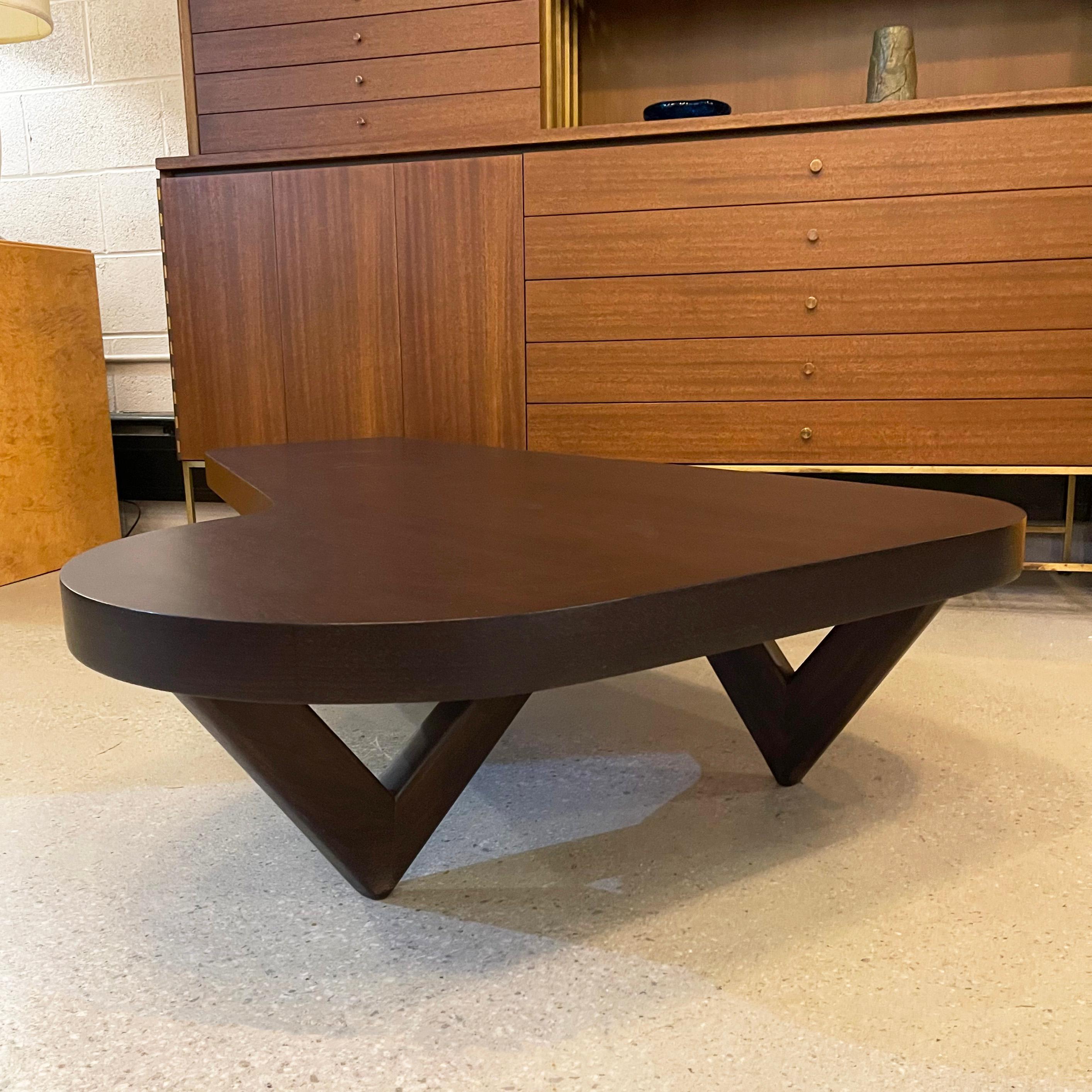 Mid-Century Modern Piano Shape Mahogany Coffee Table For Sale 1