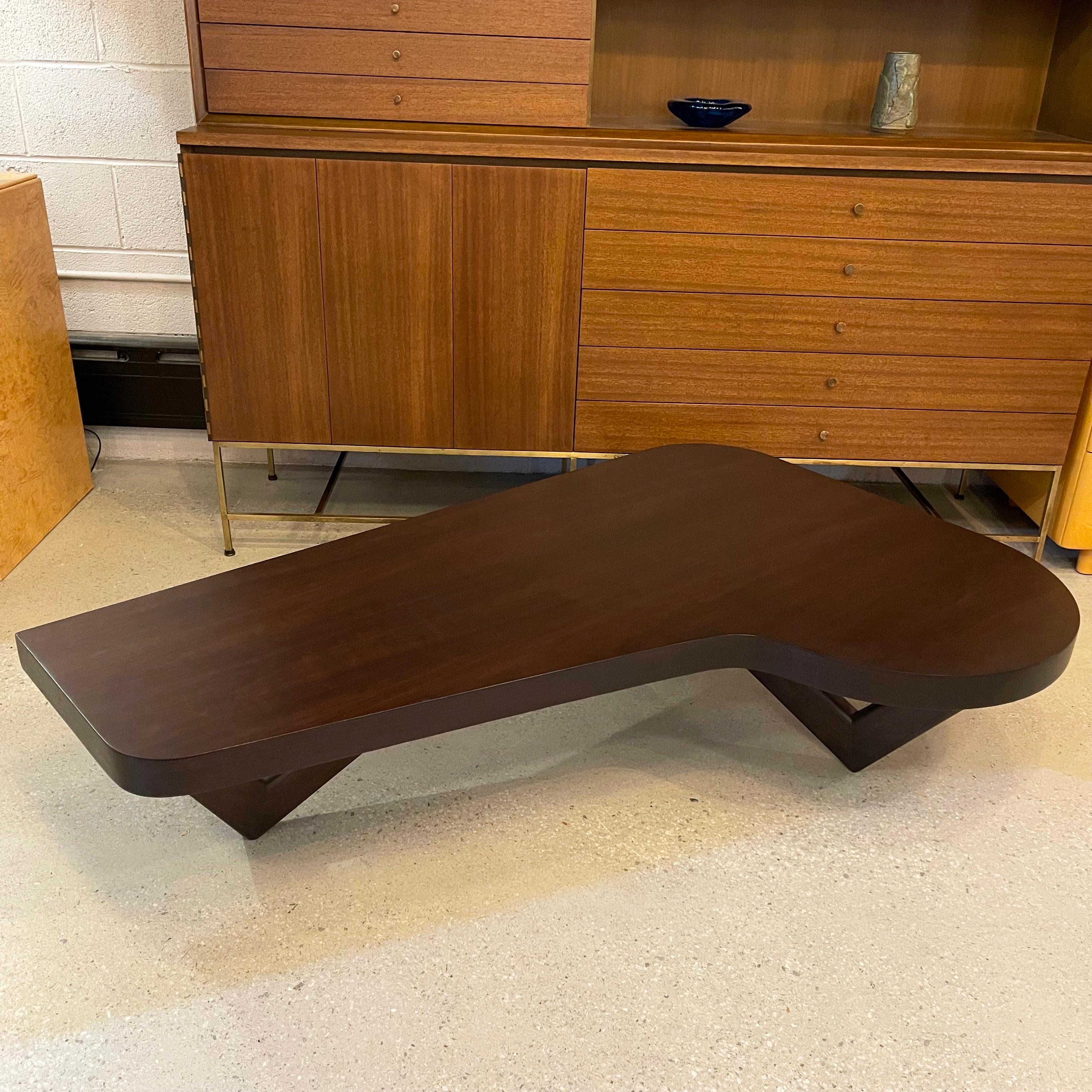 Mid-Century Modern Piano Shape Mahogany Coffee Table For Sale 3