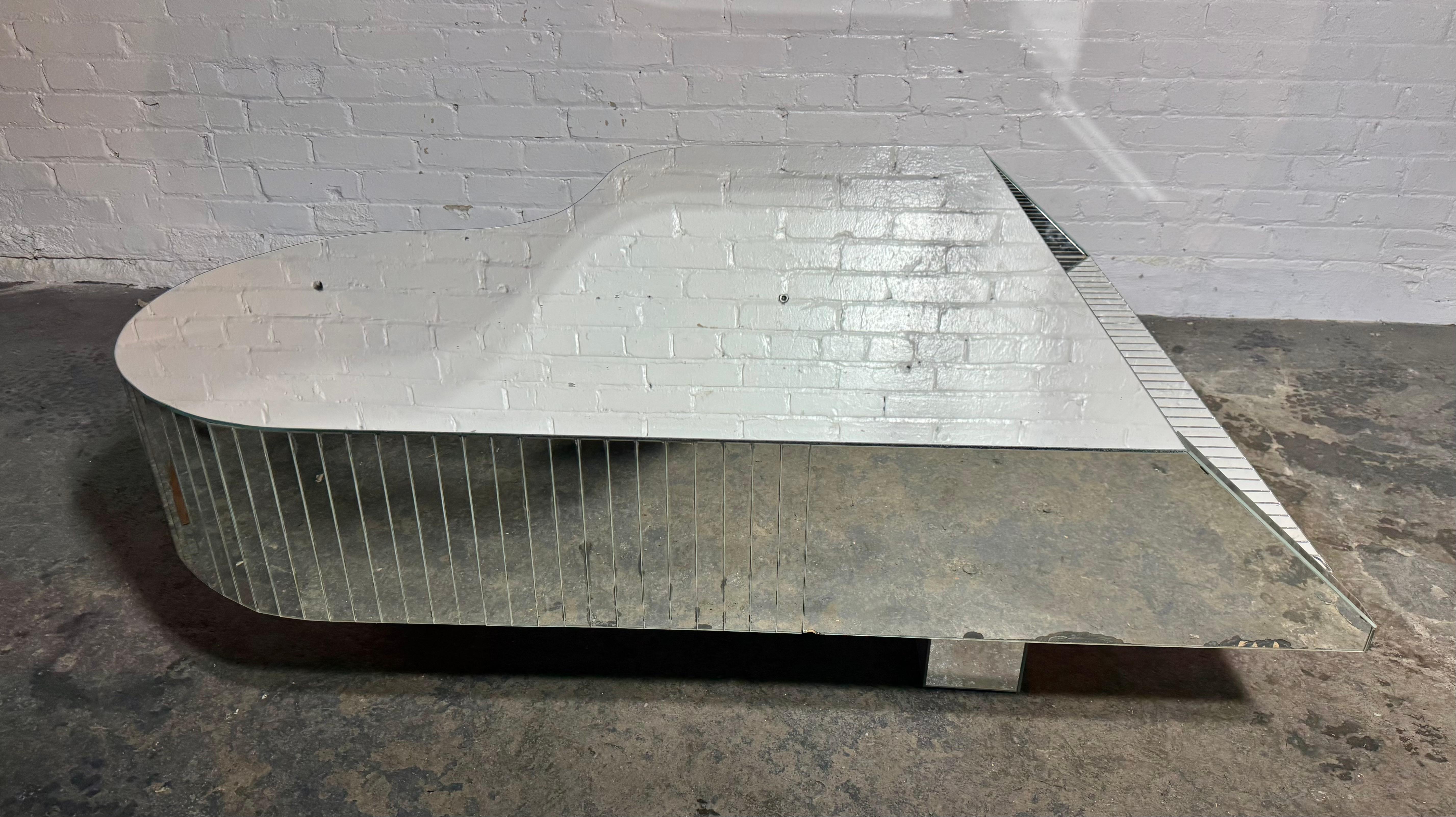 Mid-Century Modern Piano Shaped Mirrored Cocktail Coffee Table, 1970er Jahre im Angebot 7