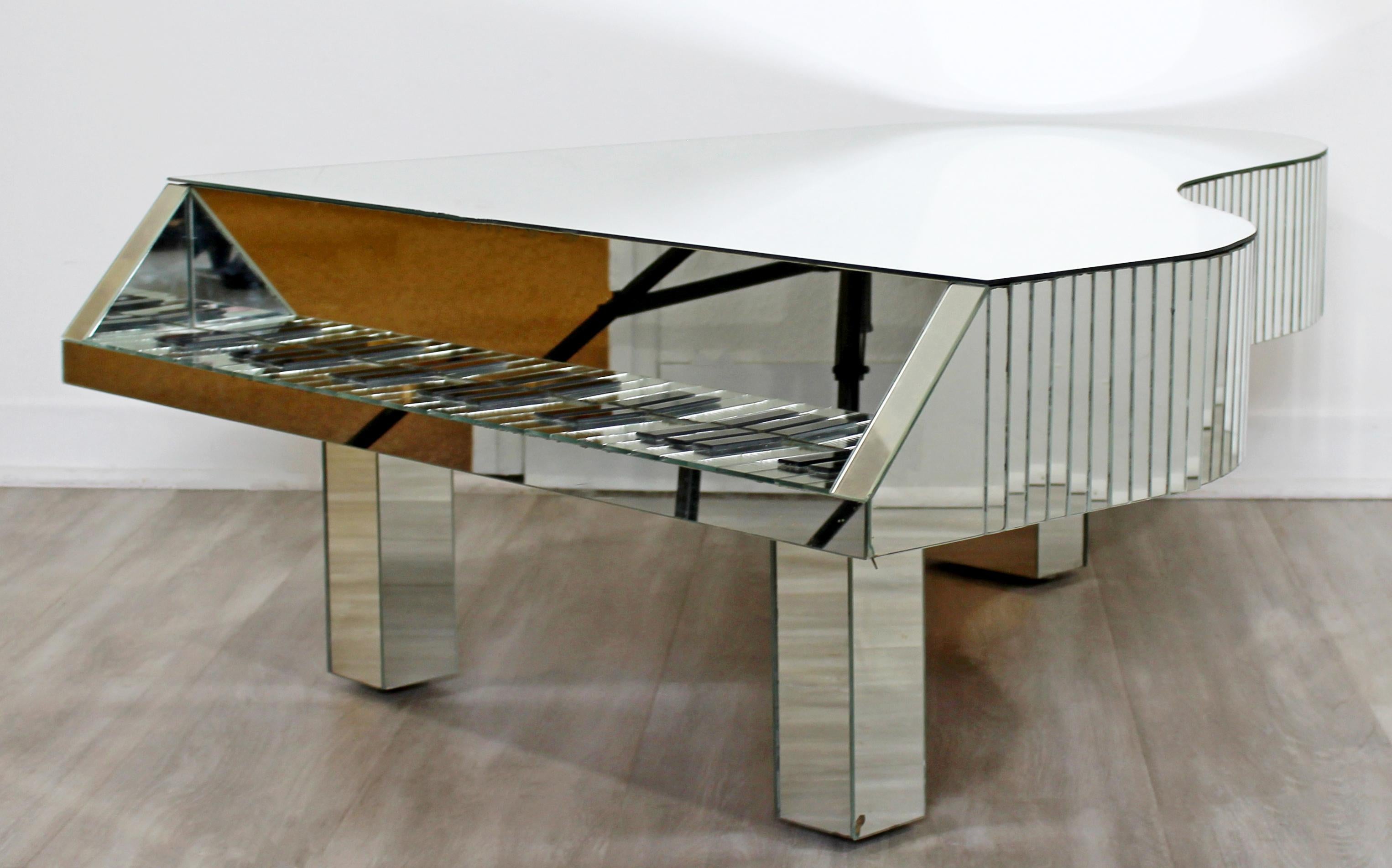 Mid-Century Modern Piano Shaped Mirrored Cocktail Coffee Table, 1970s In Good Condition In Keego Harbor, MI