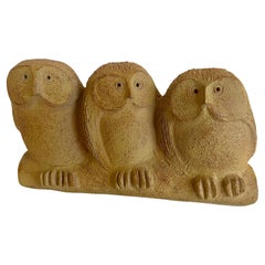 Scultura di gufi in gres della metà del secolo scorso in stile Picasso