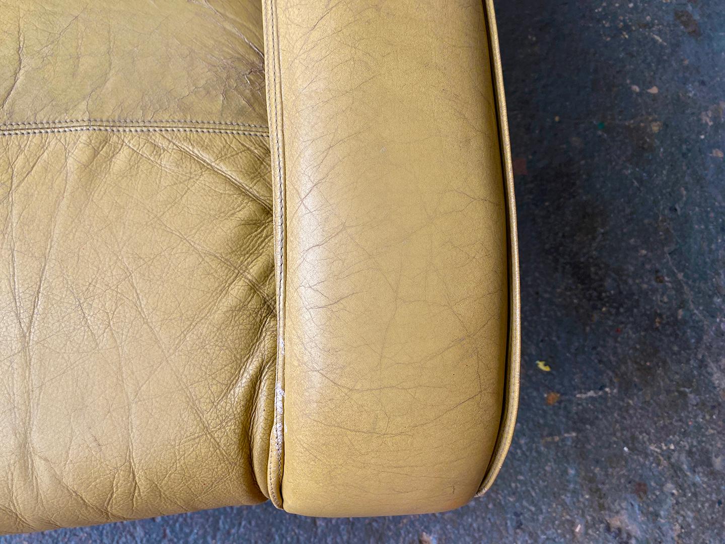 Sedia da salotto 'Pieff' in pelle 'Gamma' di Tim Bates, moderna e di metà secolo in vendita 3