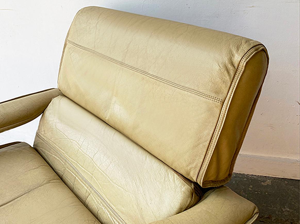 XX secolo Sedia da salotto 'Pieff' in pelle 'Gamma' di Tim Bates, moderna e di metà secolo in vendita