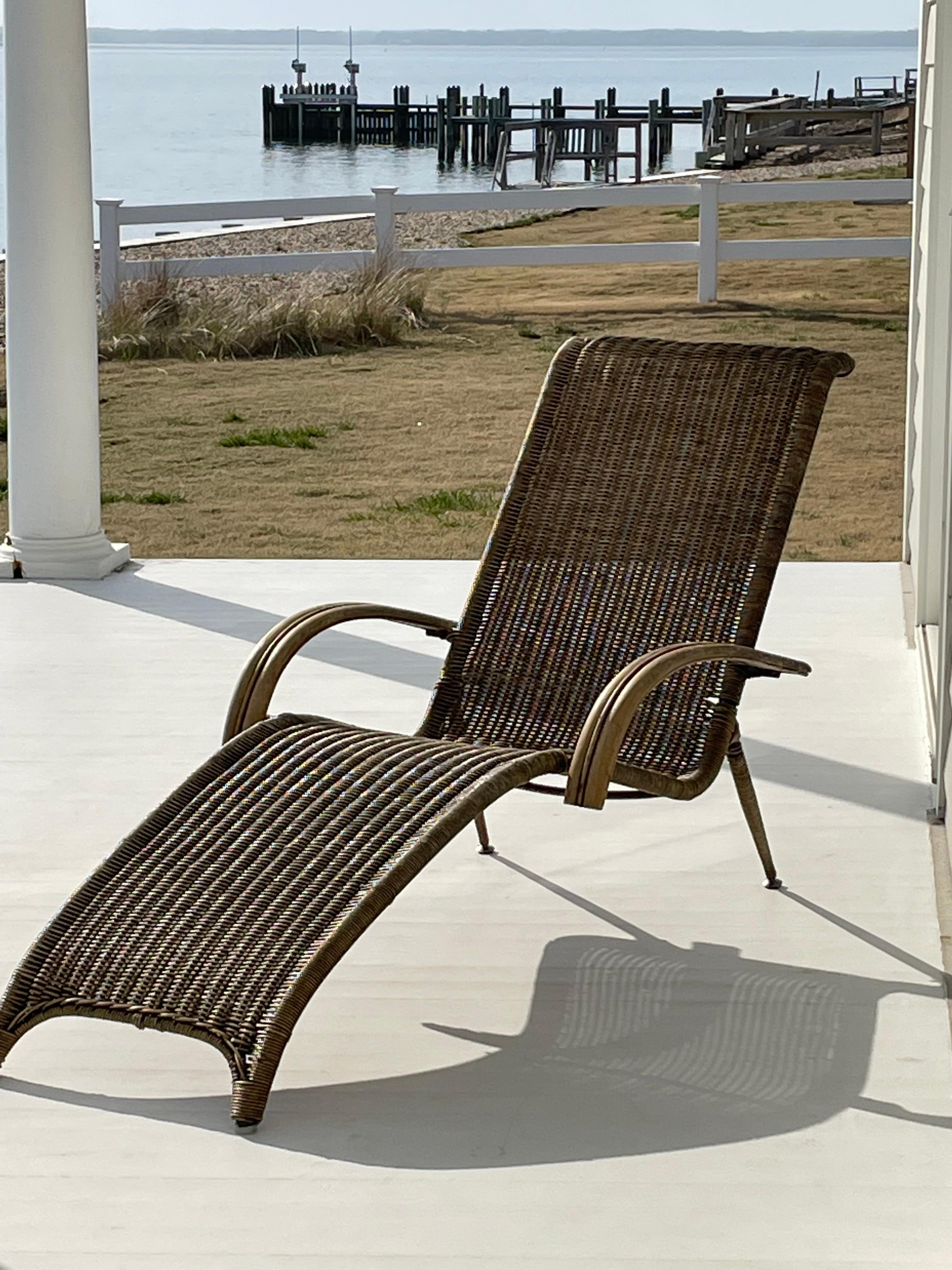 Mid Century Modern Pier 1 Wicker und Rattan Chaise Lounge (Korbweide) im Angebot