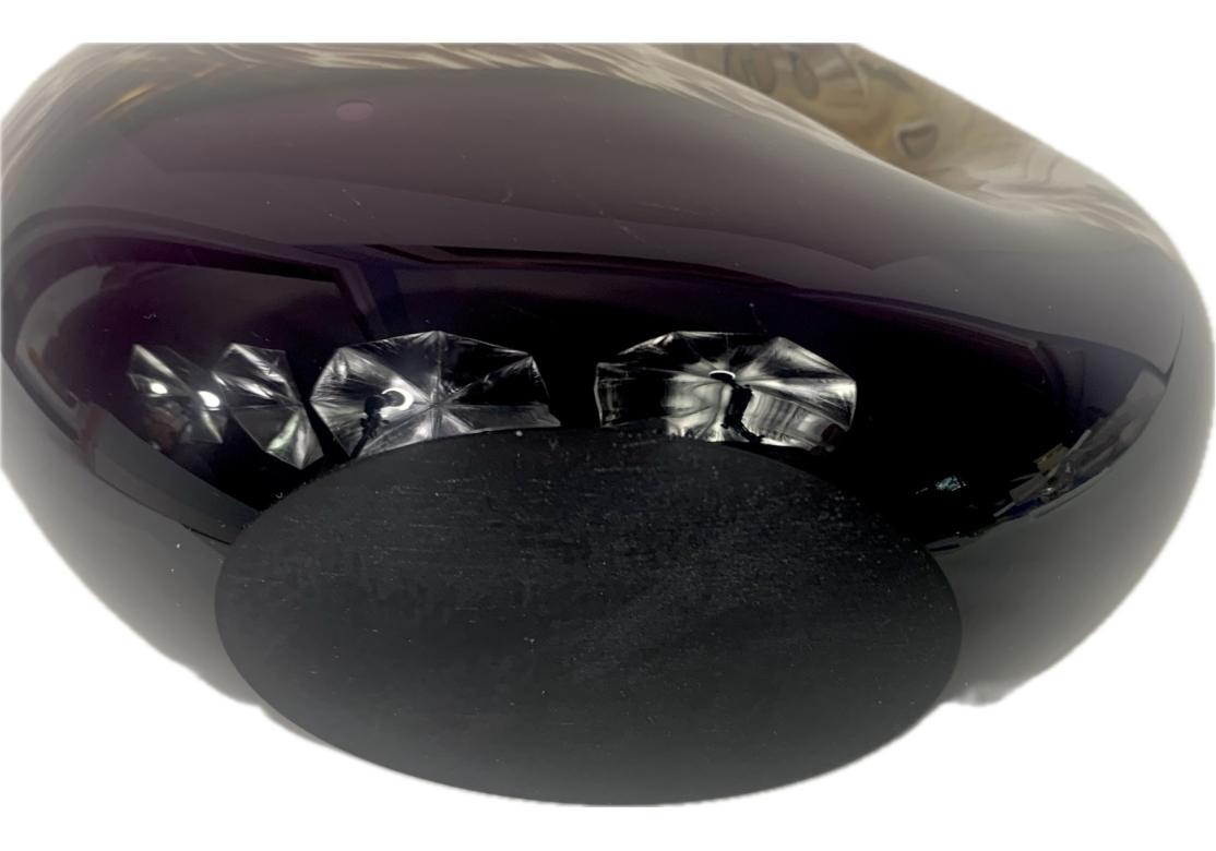 Mid Century Modern Pierced Cased Art Glass Vase With Gold Inclusions in vendita 6