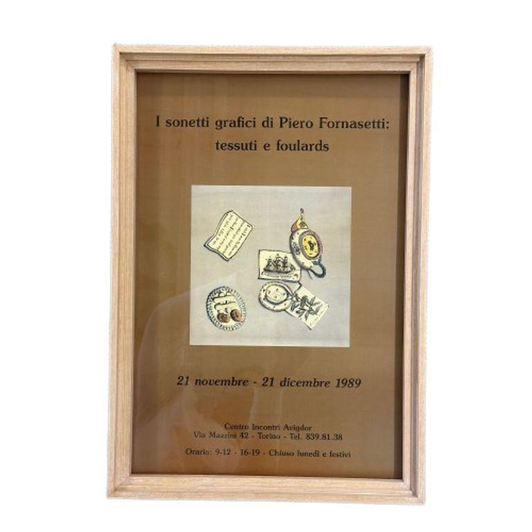 Mid-Century Modern Piero Fornasetti Ausstellungsplakat, Deocrative Art, gerahmt

PIERO FORNASETTI (1913-1988)
Fornasetti's Decorative Objects