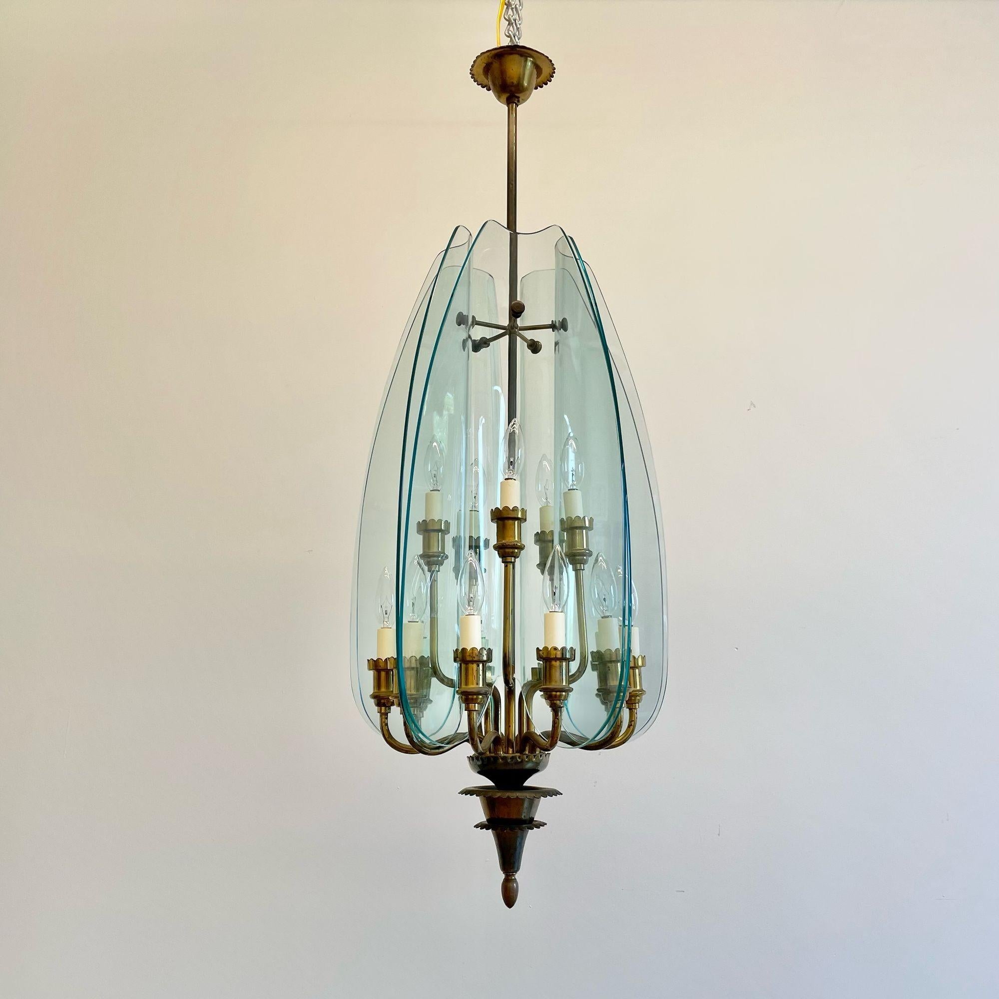 Pietro Chiesa for Fontana Arte Glass and Brass Chandelier
A brass chandelier with 15 lights and 5 vertical curved panels of glass featured in Domus n°143 designed by Pietro Chiesa for Fontana Arte, C. 1939, Italy 
 
Curved Glass, Brass
Italy,