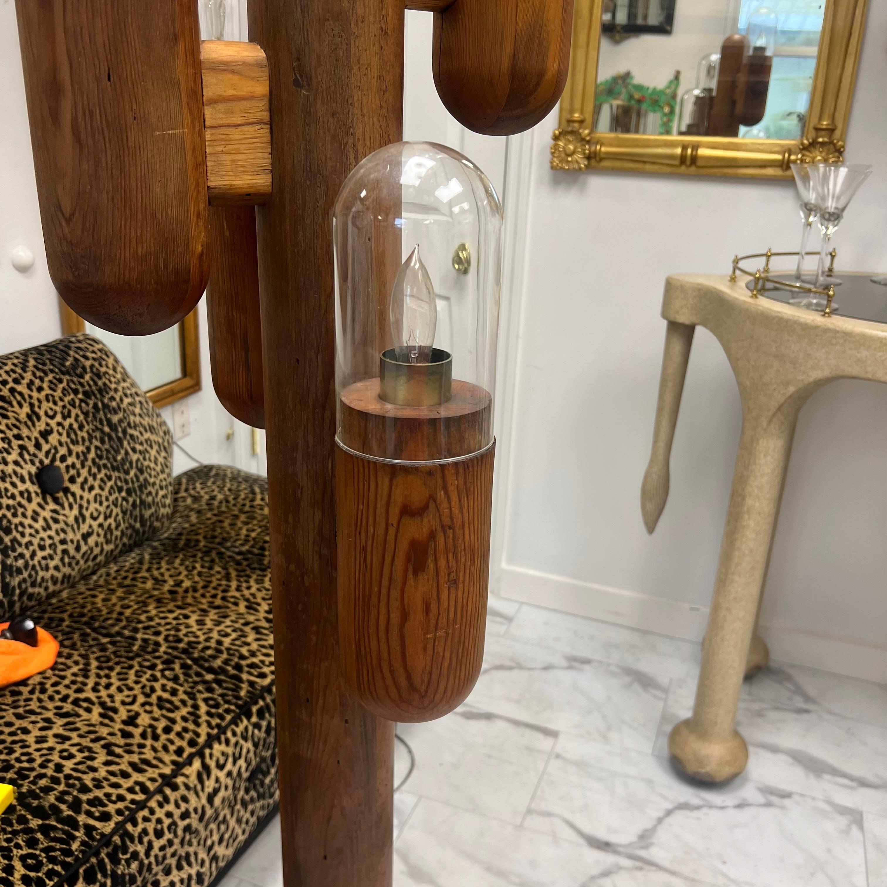 Lampada da terra a forma di cactus in legno di pino di metà secolo in vendita 8