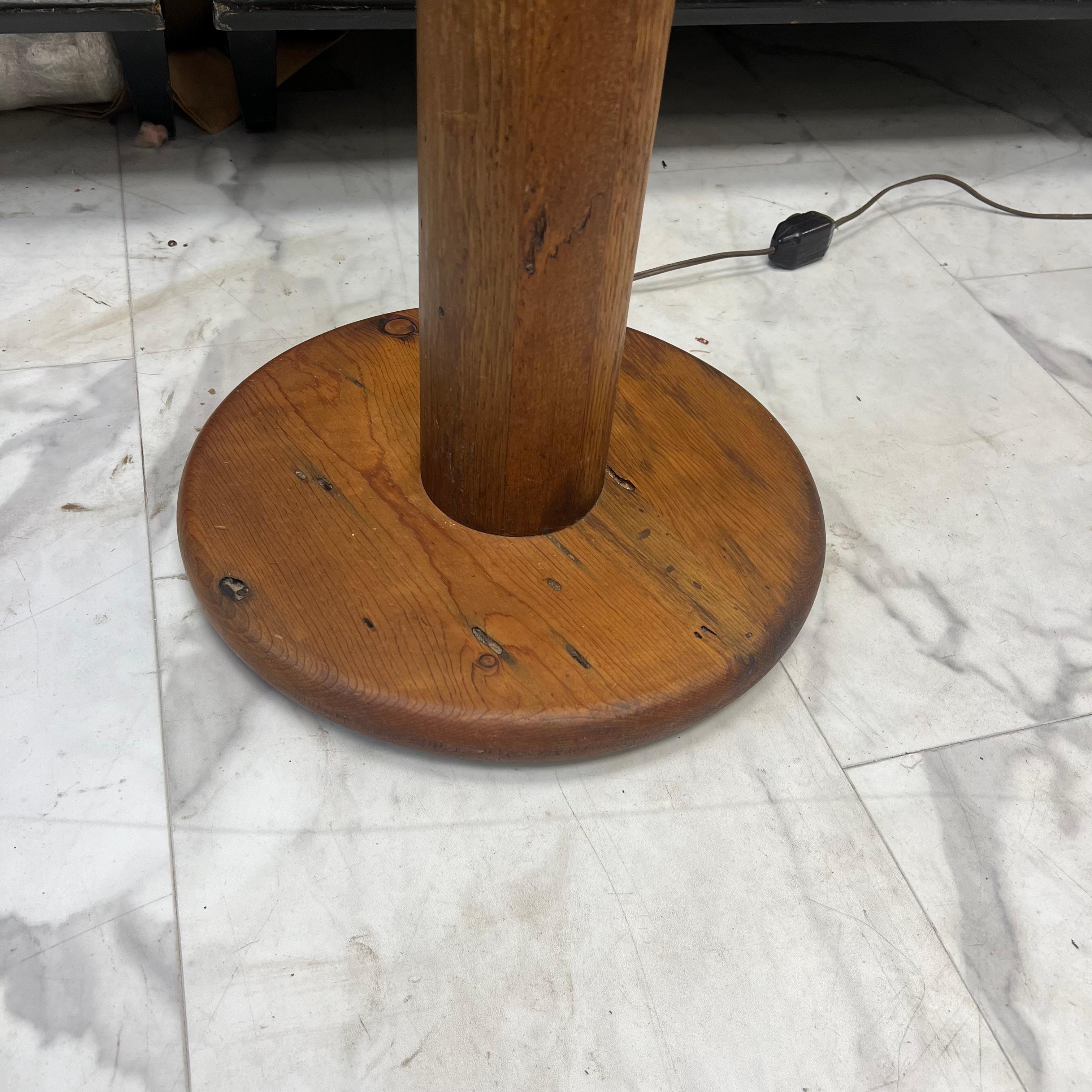 Ottone Lampada da terra a forma di cactus in legno di pino di metà secolo in vendita