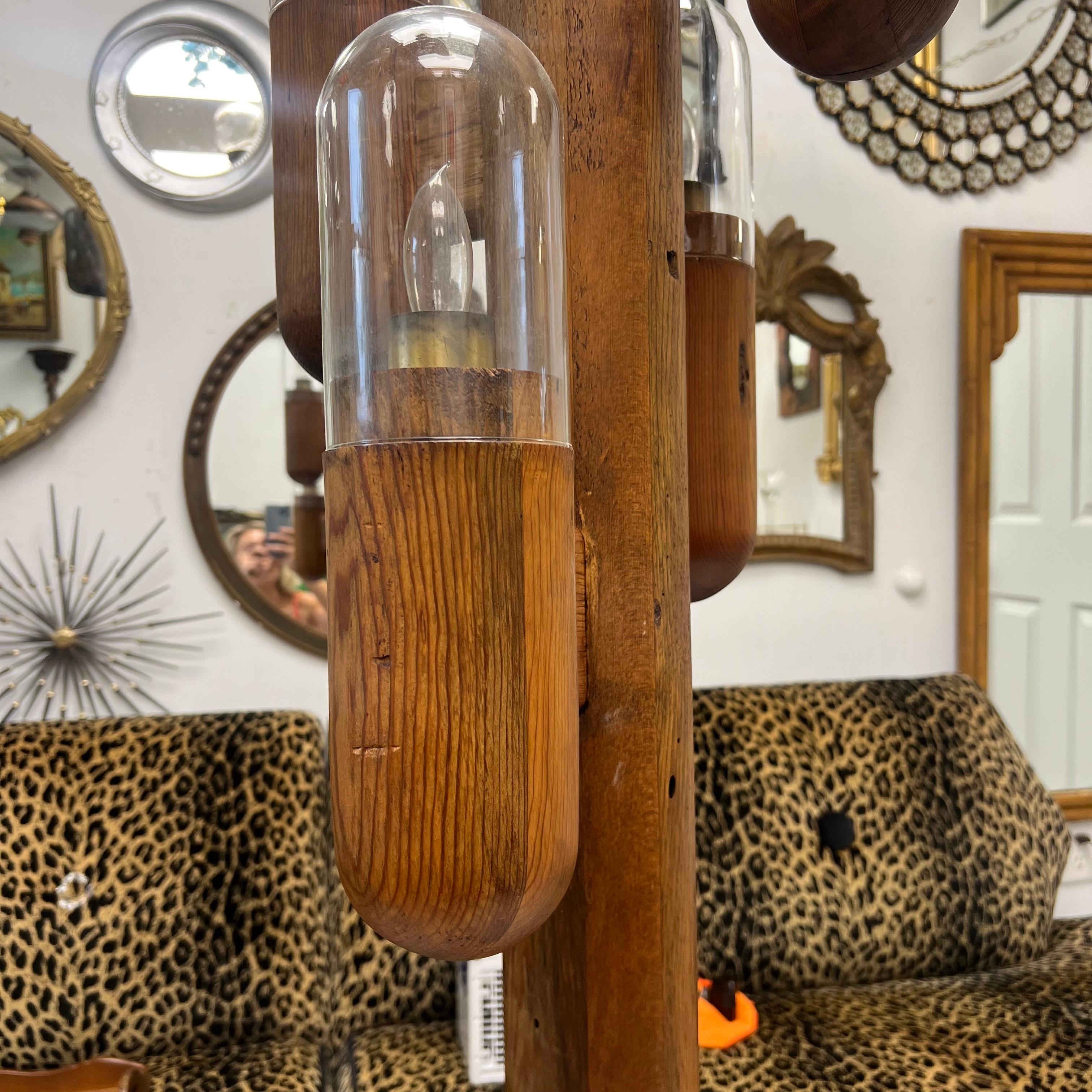Lampada da terra a forma di cactus in legno di pino di metà secolo in vendita 2