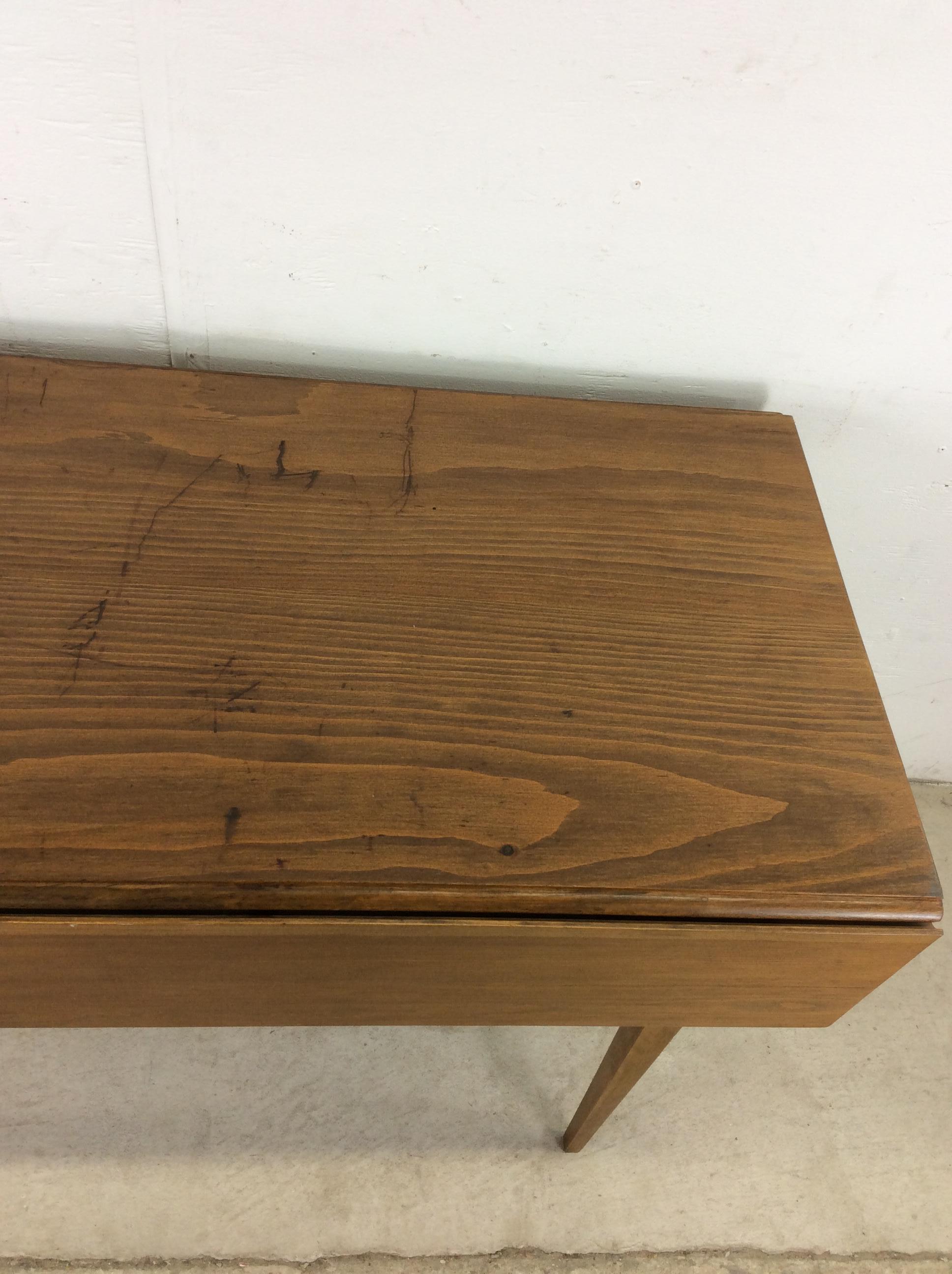 Américain Table de salle à manger en pin The Modernity avec feuilles tombantes en vente