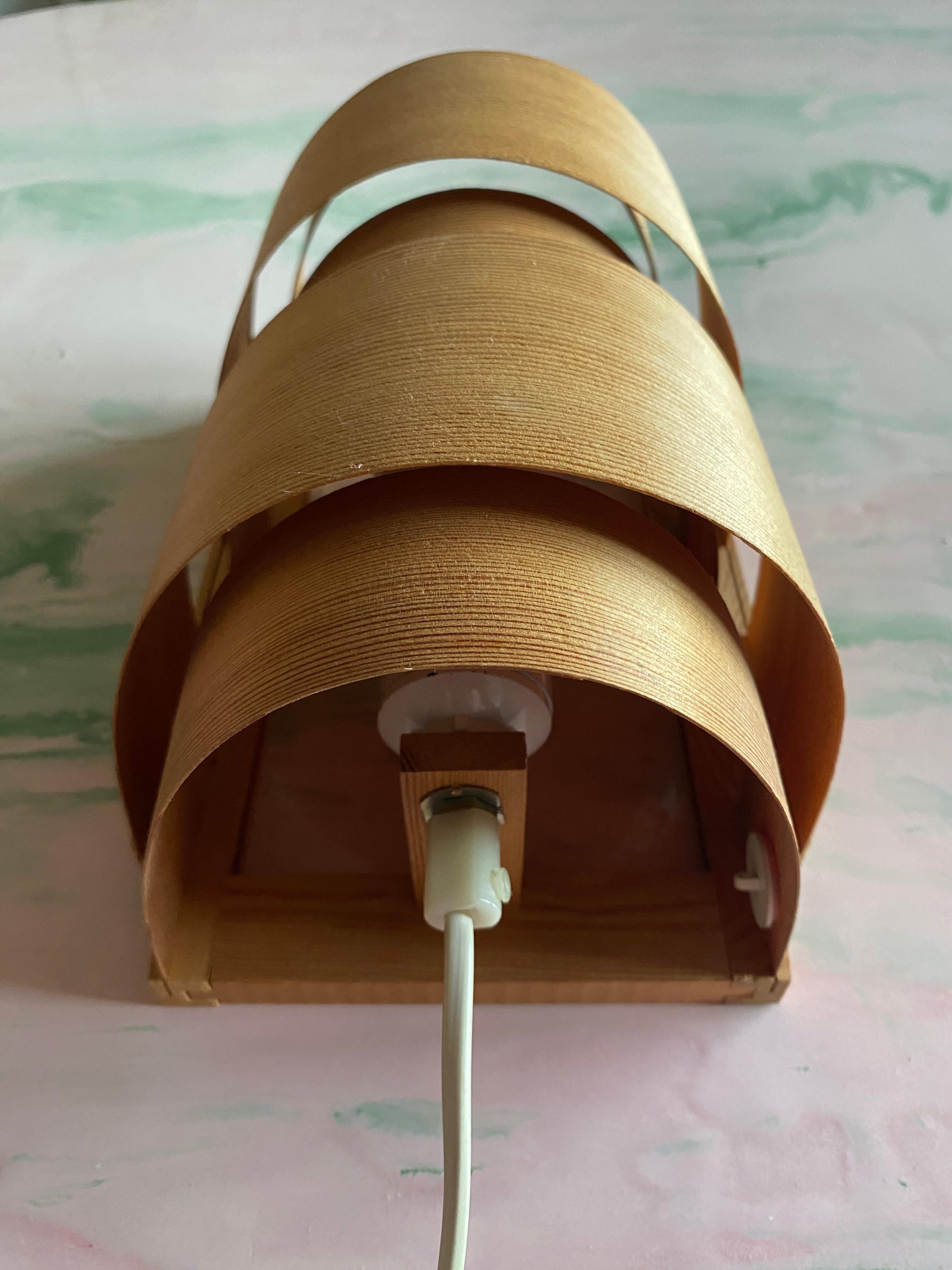 Danois Lampe murale en placage de pin moderne du milieu du siècle par Translandia, Danemark, années 1960 en vente