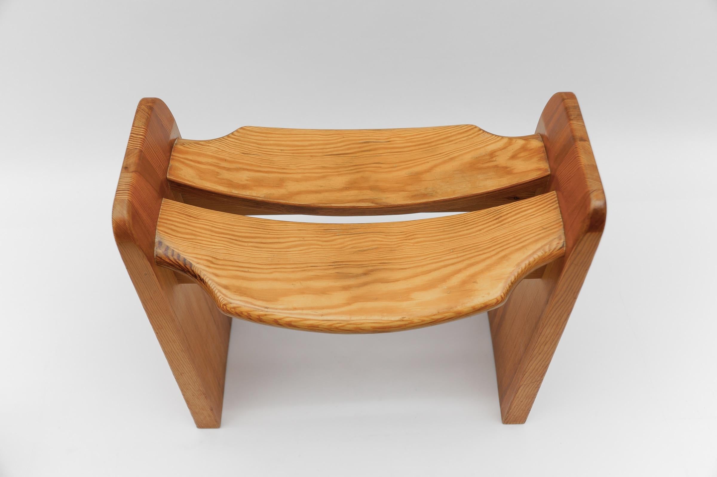 Mid-Century Modern Pine Wood Stool by Gilbert Marklund for Furusnickarn AB In Good Condition For Sale In Nürnberg, Bayern