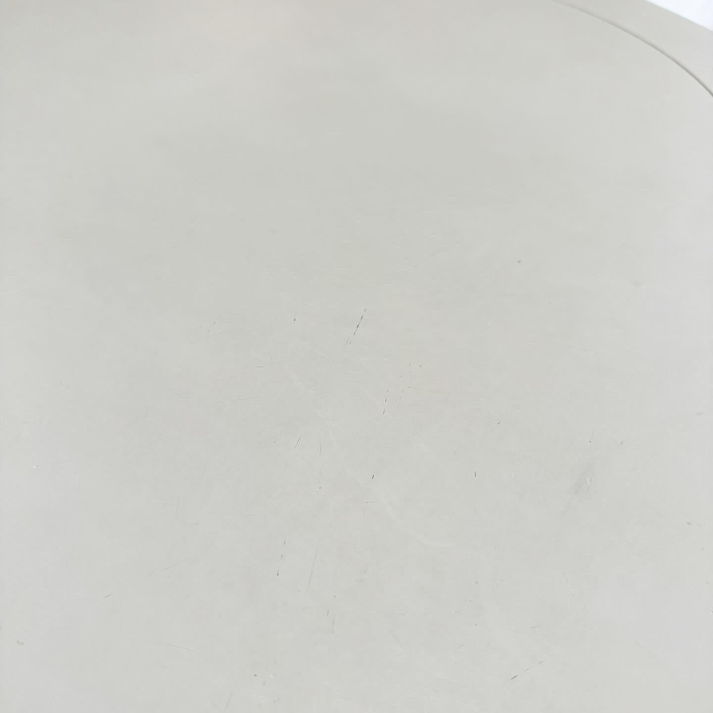 Mid Century Modern Rosa und Weiß Laminat Oval Esstisch im Angebot 3